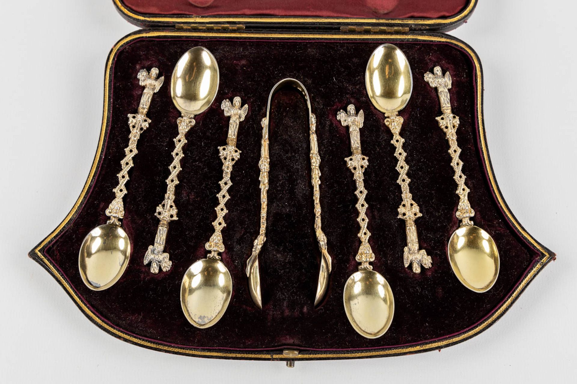 6 coffee spoons, a sugarthong, sugar caster and ice scoop, silver. France and UK, 19th C. (L:17 x W: - Bild 3 aus 15