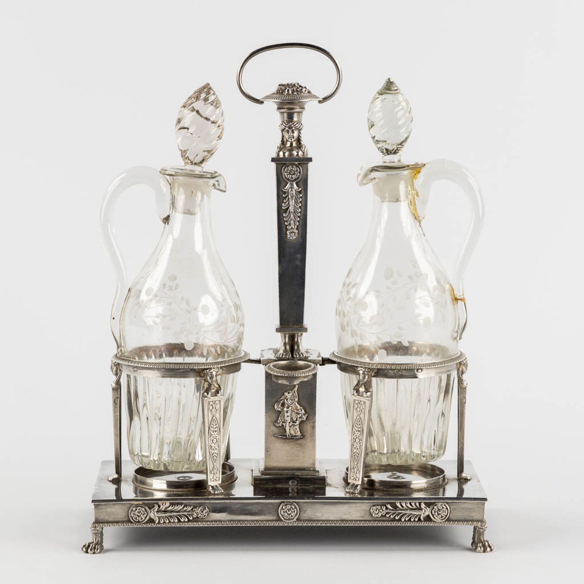 An oil and vinegar set, silver, Paris, France, 950/1000. Empire period, 1809-1819. (L:11 x W:23 x H: - Bild 5 aus 14