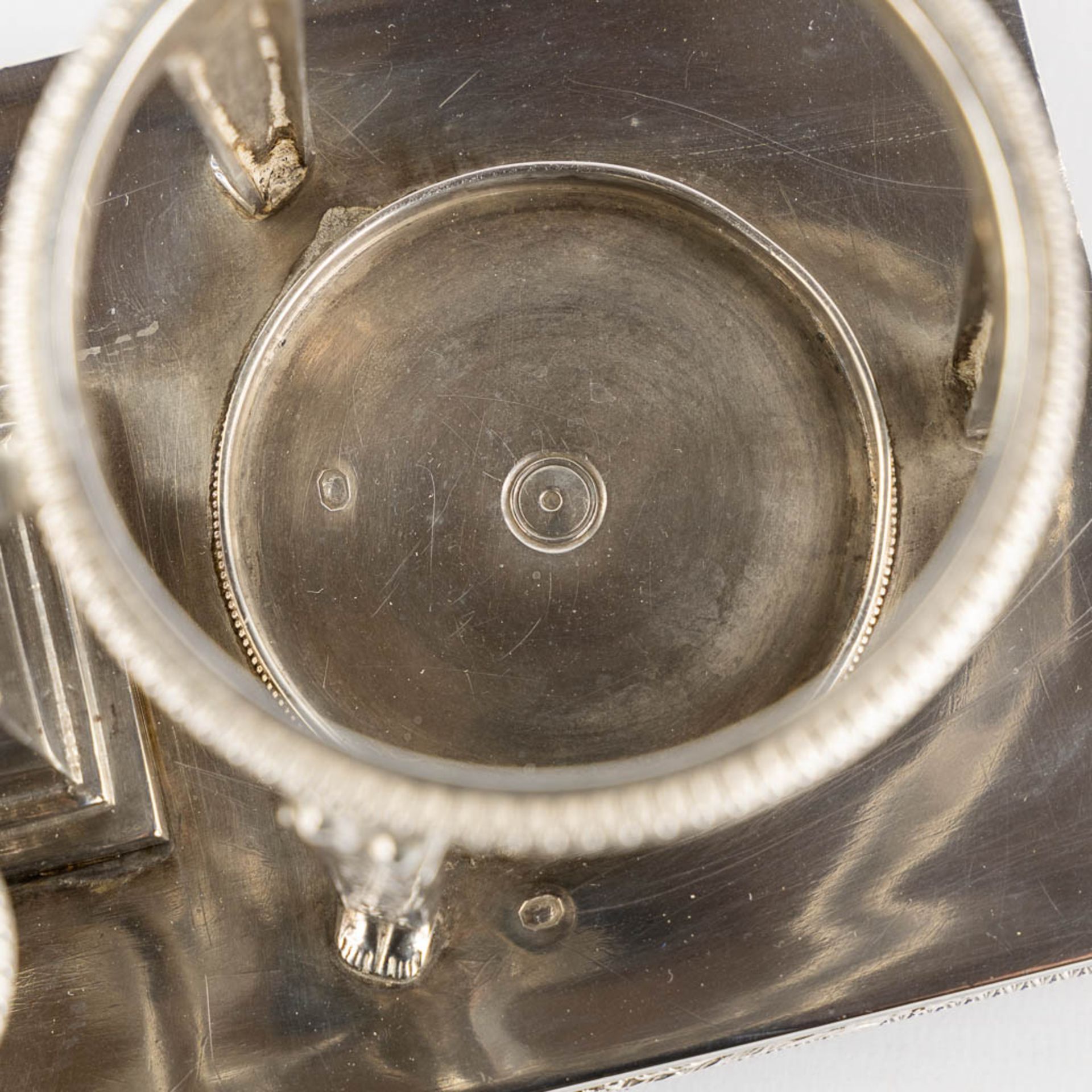 An oil and vinegar set, silver, Paris, France, 950/1000. Empire period, 1809-1819. (L:11 x W:23 x H: - Bild 11 aus 14