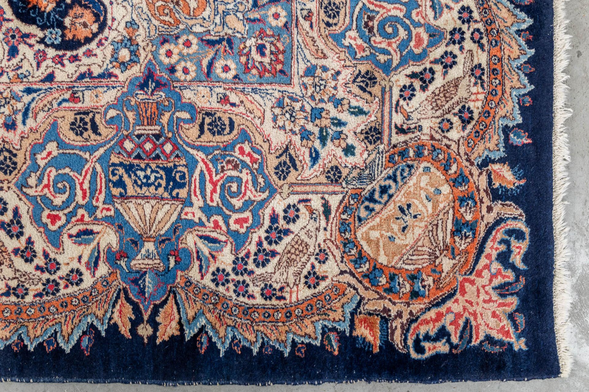 An Oriental hand-made carpet, Kashmar. (L:343 x W:256 cm) - Bild 7 aus 10