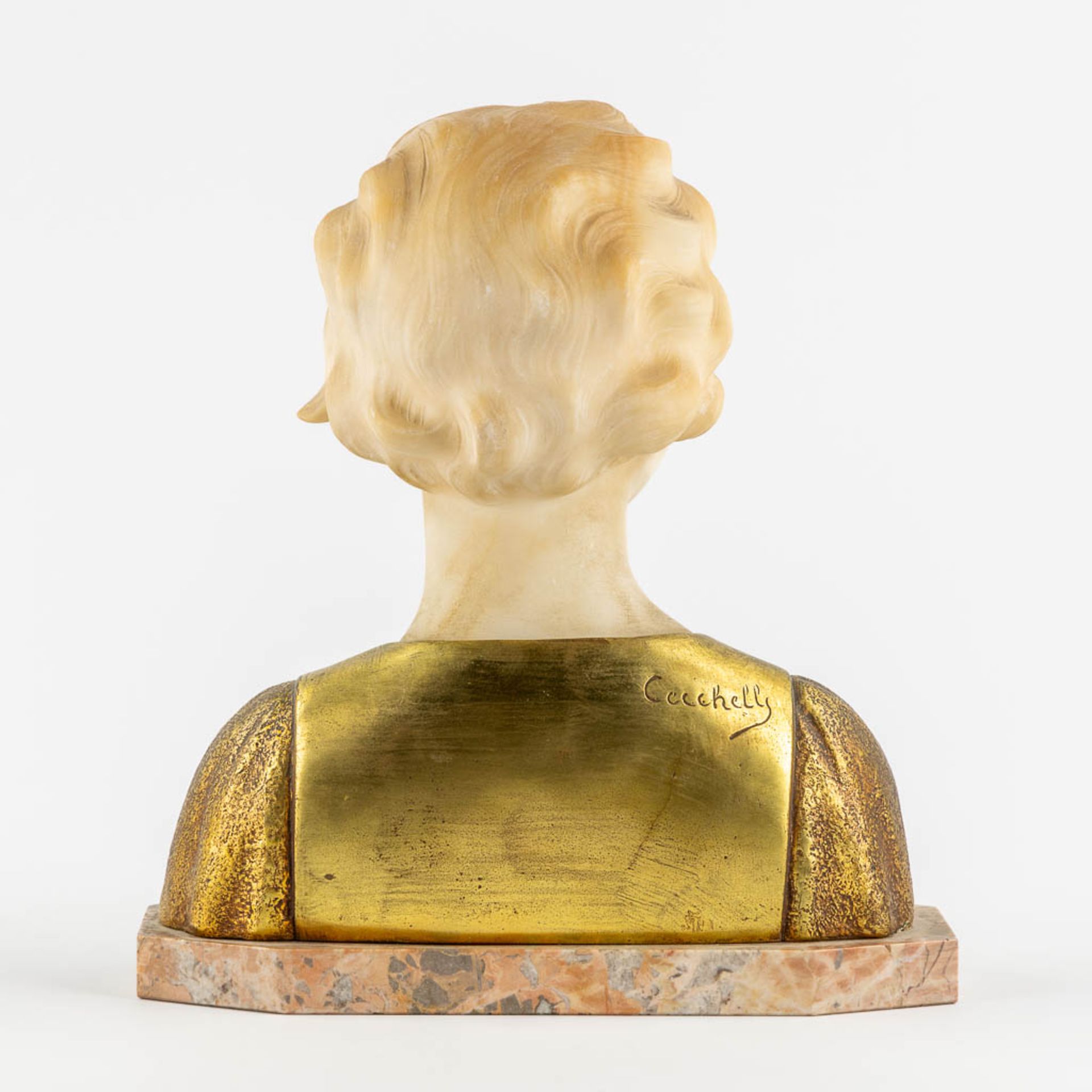 Bust of a Young Lady, gilt bronze and sculptured alabaster. Signed Cecchelli. (L:12 x W:26 x H:28 cm - Bild 5 aus 10