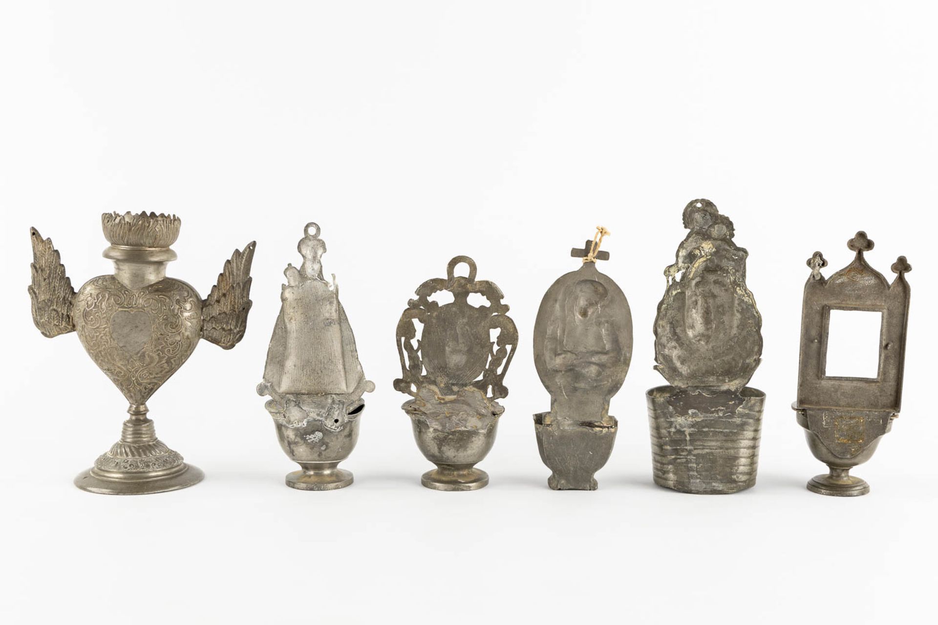 20 pieces of holy water fonts and a crucifix. Pewter, glass, Tin and Copper. 18th and 19th C. (W:17, - Bild 8 aus 10