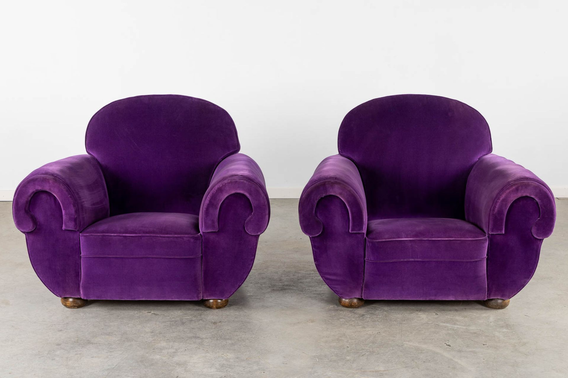A pair of armchairs with purple fabric upholstry, France, Art Deco. (L:84 x W:109 x H:87 cm) - Image 3 of 10