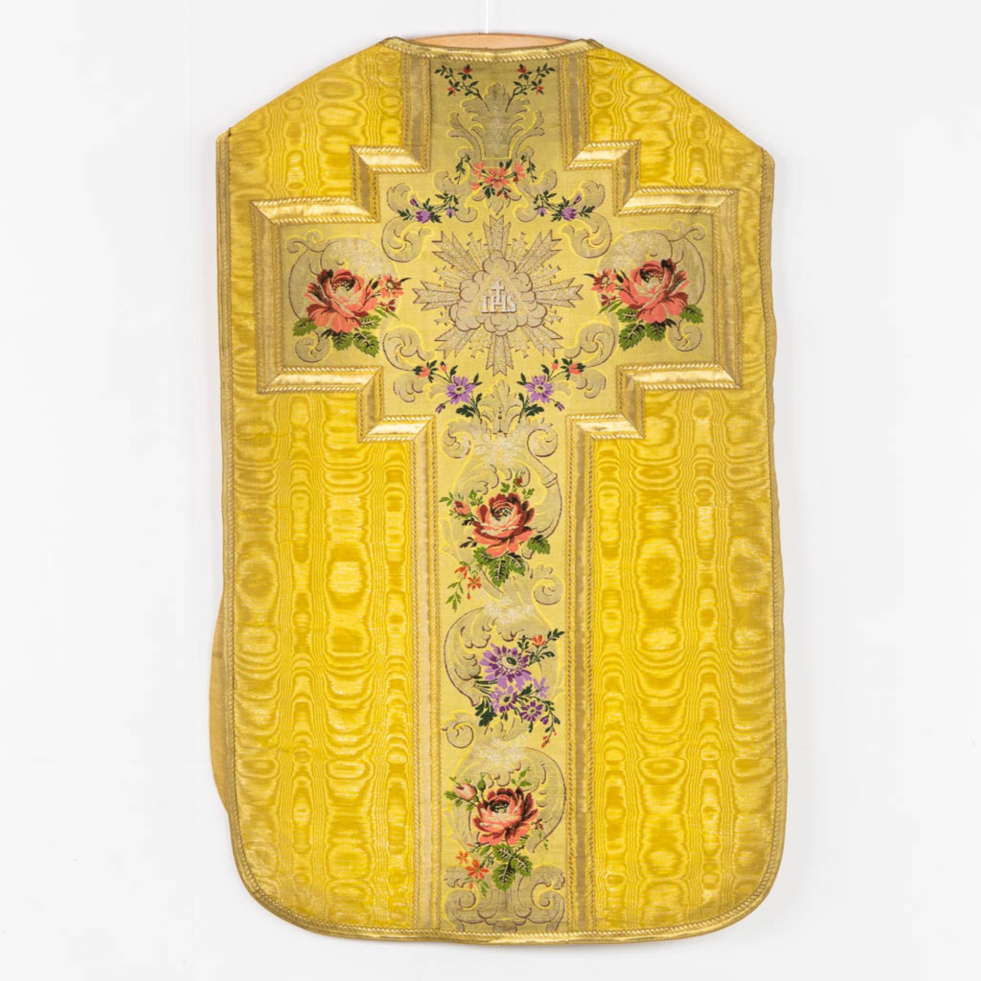 A Humeral Veil and Four Roman Chasubles, embroideries with an IHS and floral decor. - Image 12 of 29