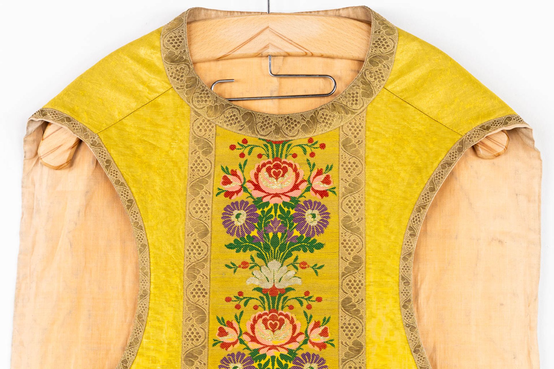 A Humeral Veil and Four Roman Chasubles, embroideries with an IHS and floral decor. - Image 11 of 29