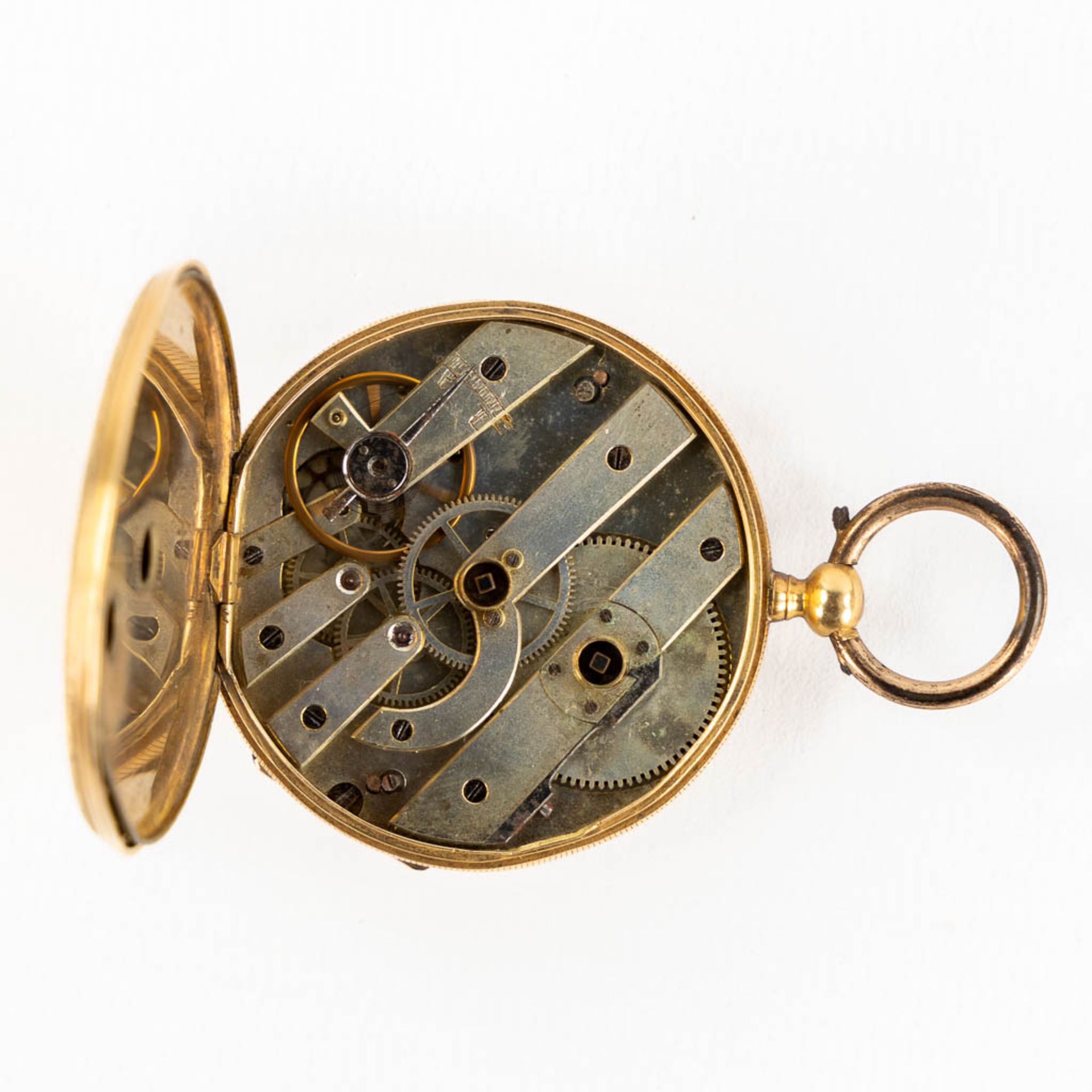 An antique pocket watch, 18kt yellow gold. Guioche image of a running horse. (W:4,3 x H:6,3 cm) - Image 12 of 15