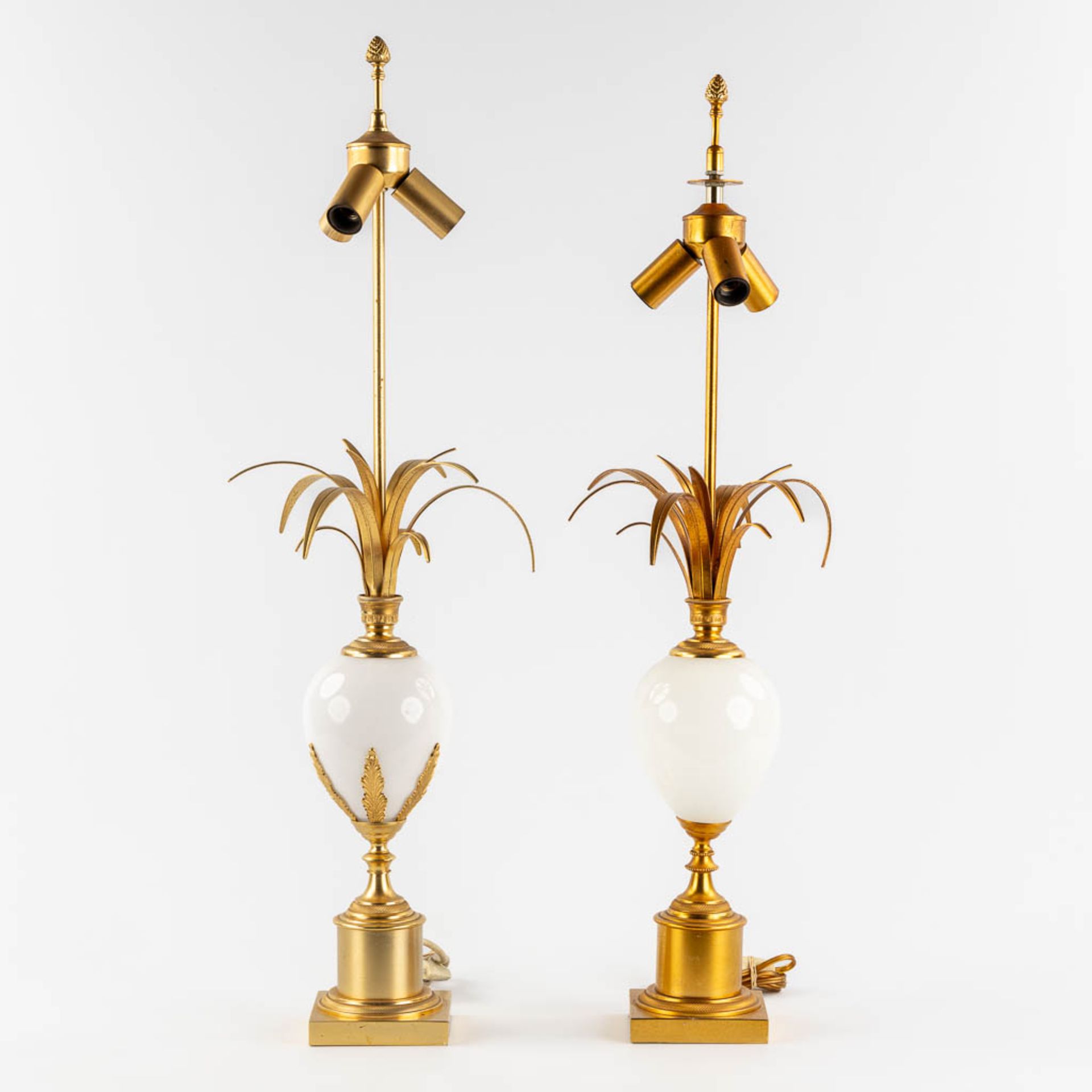 A pair of Hollywood Regency table lamps with opaline glass. (H:77 x D:20 cm) - Image 3 of 11