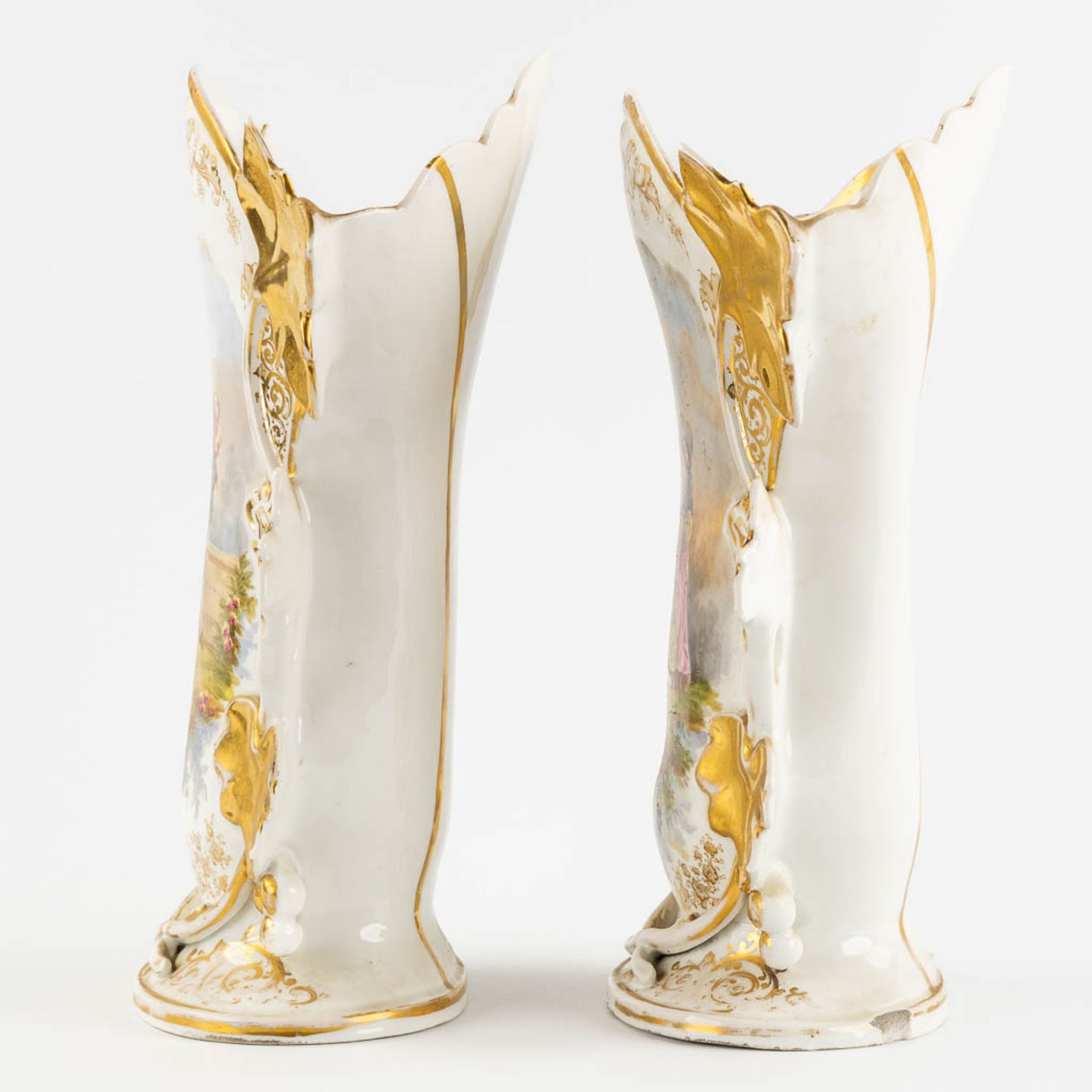 Two pair of Vieux Bruxelles vases, decorated with flowers and figurines. (L:20 x W:26 x H:39 cm) - Bild 6 aus 19