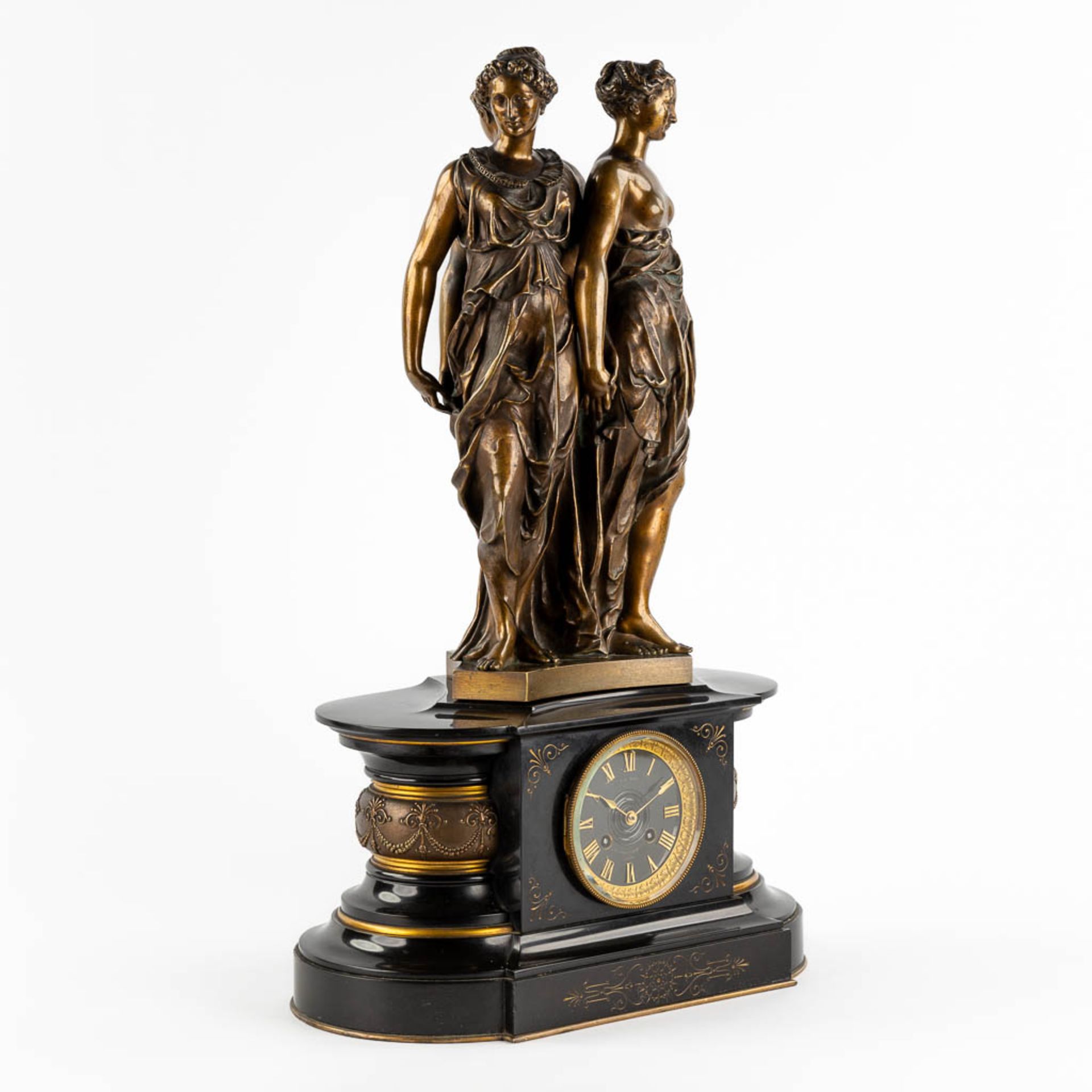A mantle clock with patinated bronze figurines of 'The Three Graces', mounted on a black marble. (L: - Bild 3 aus 13