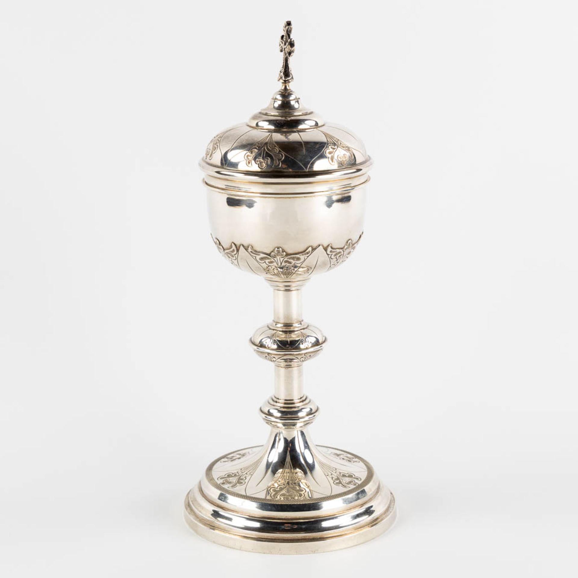 A Ciboria, silver. Probably Belgian, Circa 1900. (H:30 x D:13,5 cm) - Image 3 of 10