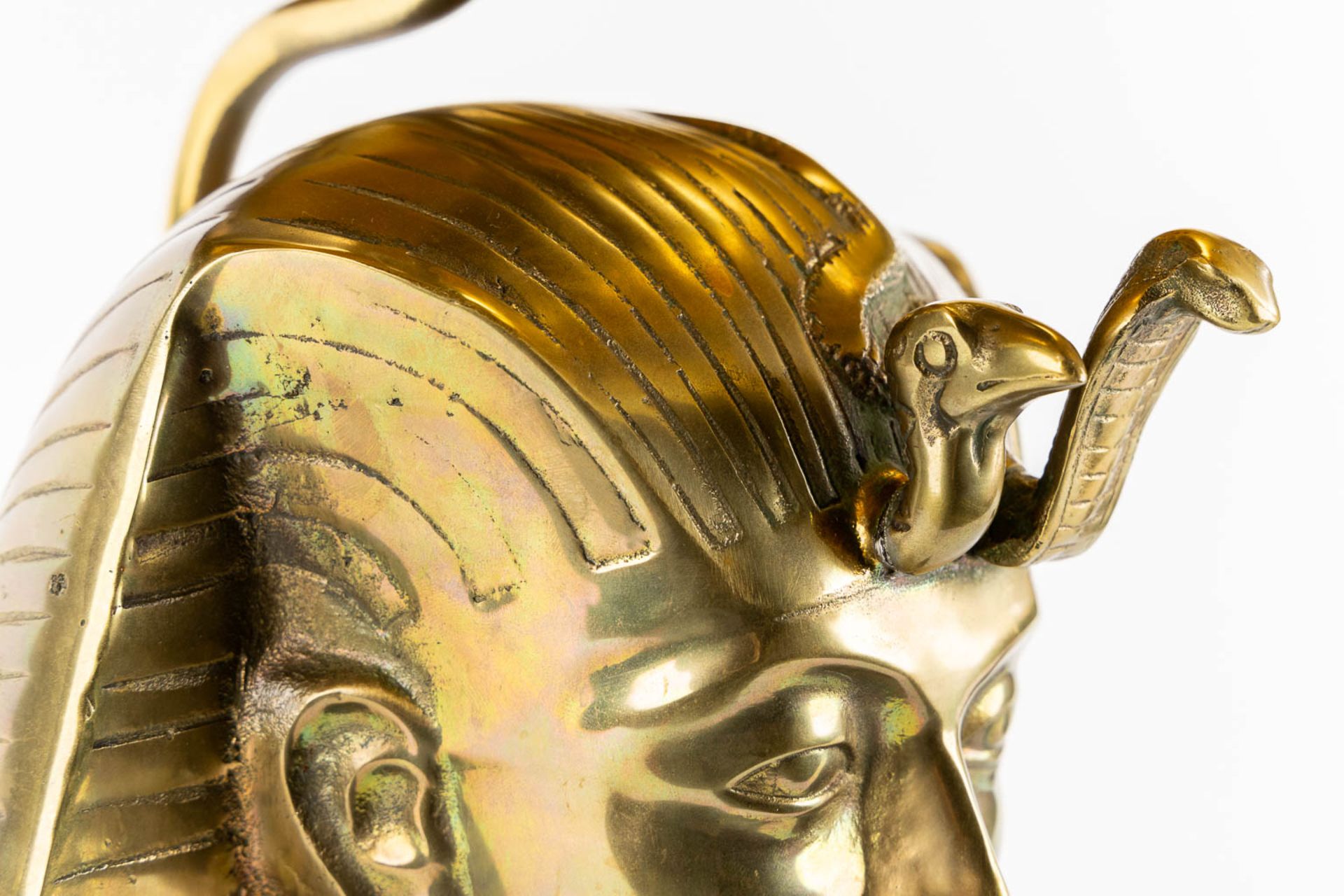 Deknudt, Two table lamps. Tutankhamun and a swan. Gilt metal. 20th C. (H:58 cm) - Image 9 of 10