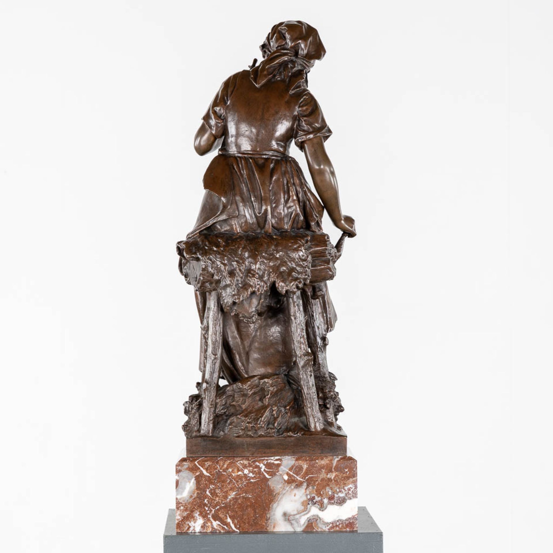 Mathurin MOREAU (1822-1912) 'The Spinner' patinated bronze. (L:26 x W:29 x H:73 cm) - Bild 5 aus 9