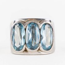 Axel MEES (1966-2012) 'Ring' silver with three facetted natural stones.