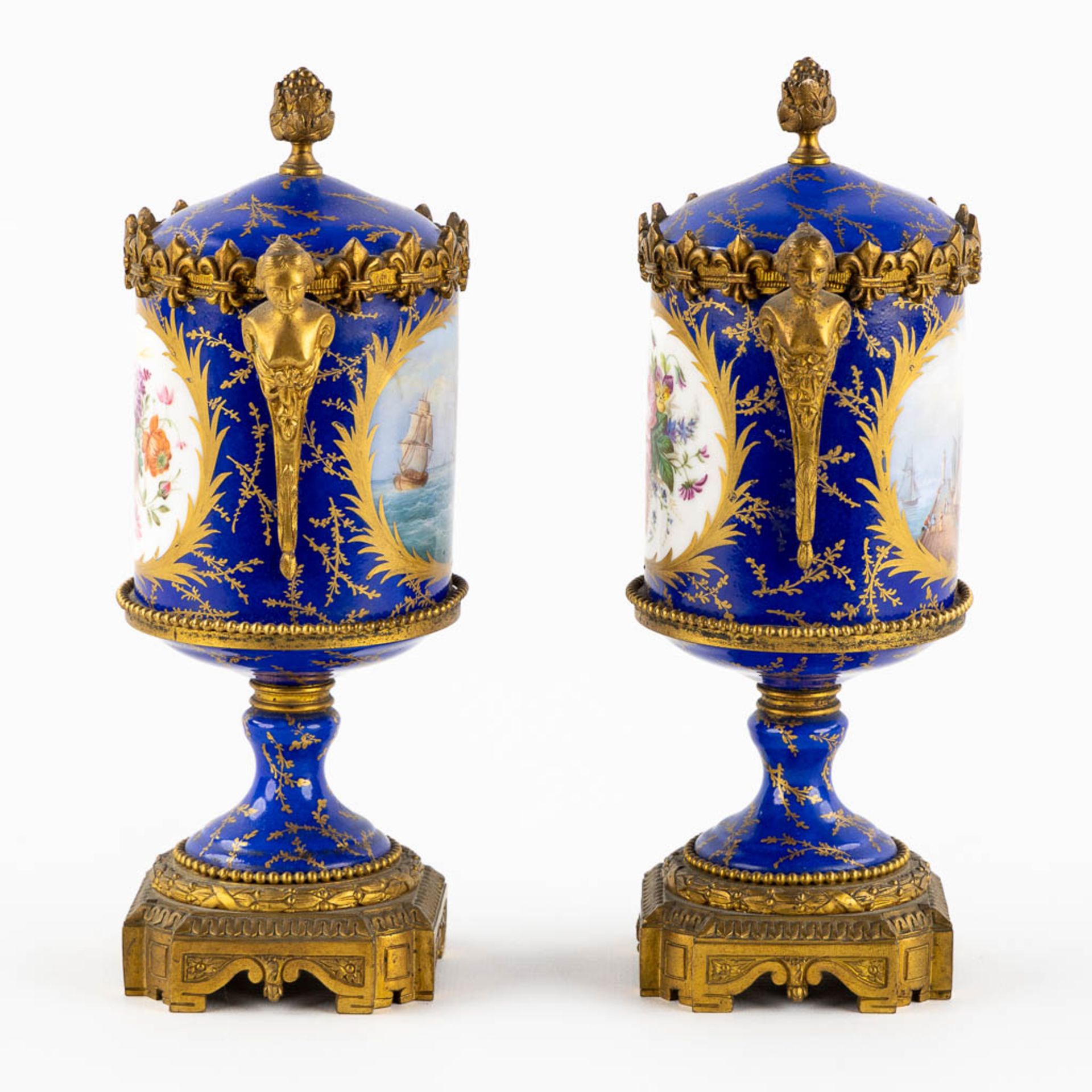 Sèvres, a pair of kobalt blue vases with a lid, decorated with a seascape. 19th C. (L:8 x W:11 x H:2 - Image 4 of 14