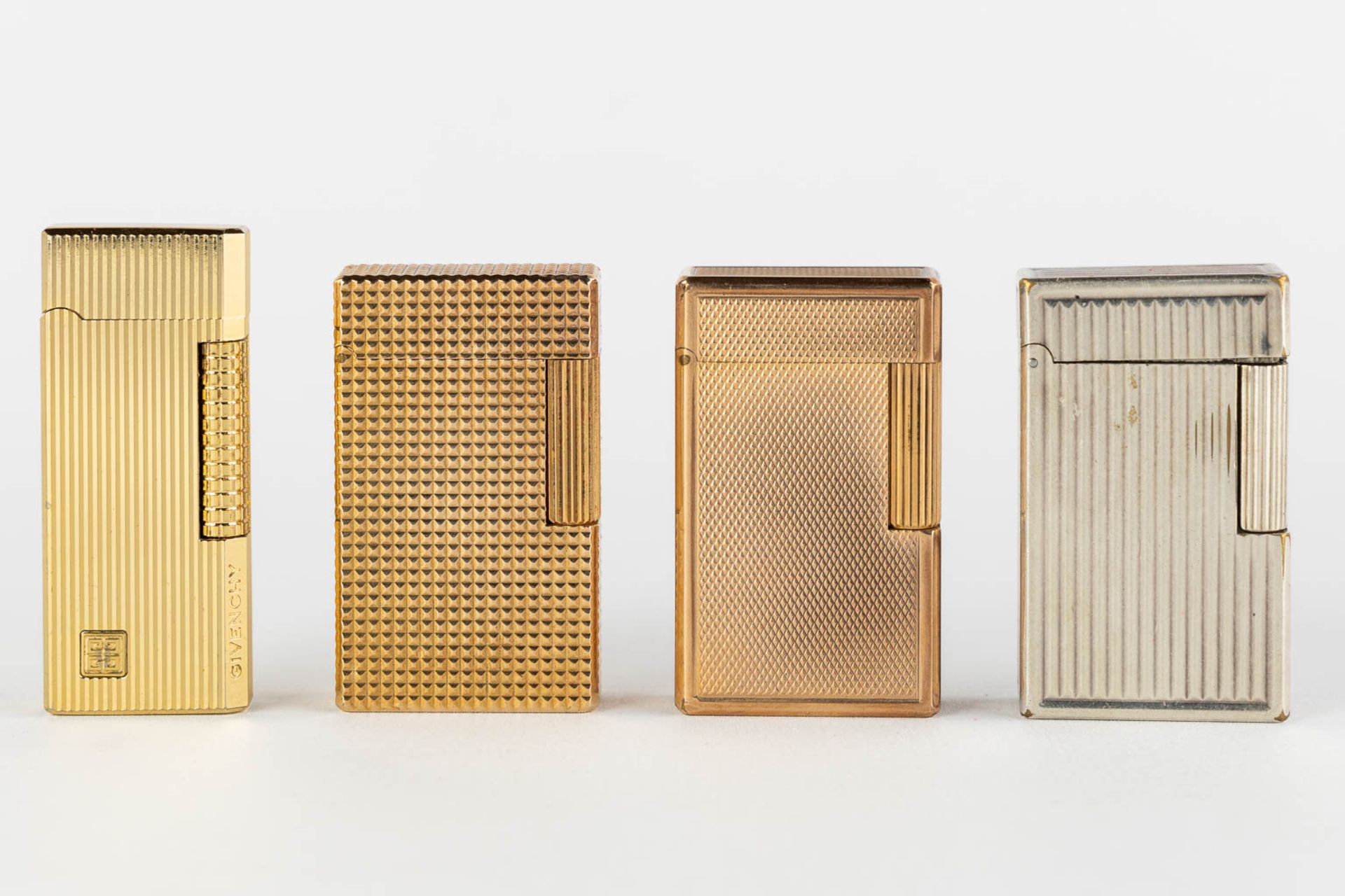 ST. Dupont, Three gold and silver plated lighters, added a Givency lighter. (L:1 x W:3,5 x H:6 cm) - Bild 7 aus 14