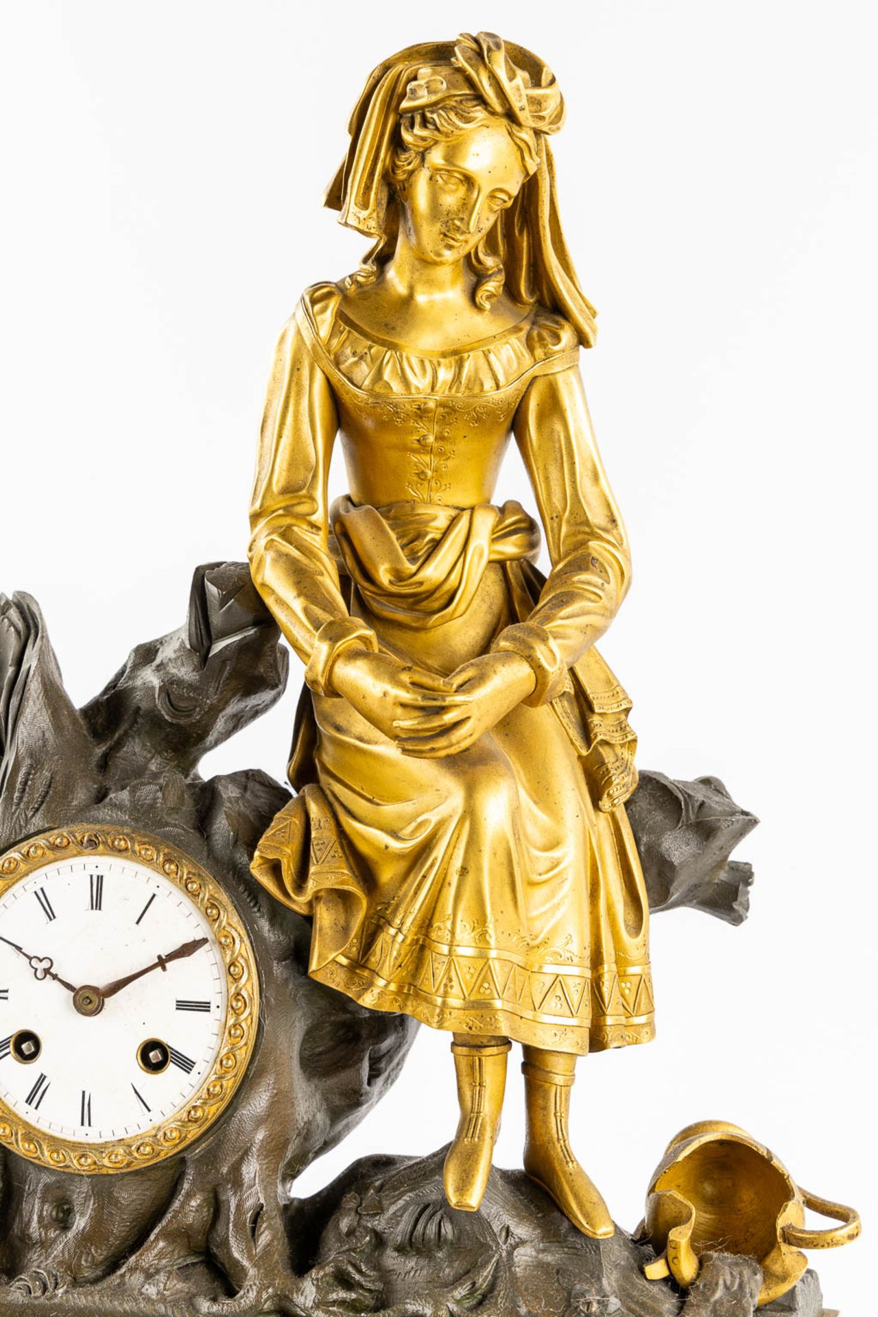 A mantle clock, gilt and patinated bronze 'La Cruche Cassée' or 'The Broken Jar'. Empire Style. 19th - Bild 8 aus 10