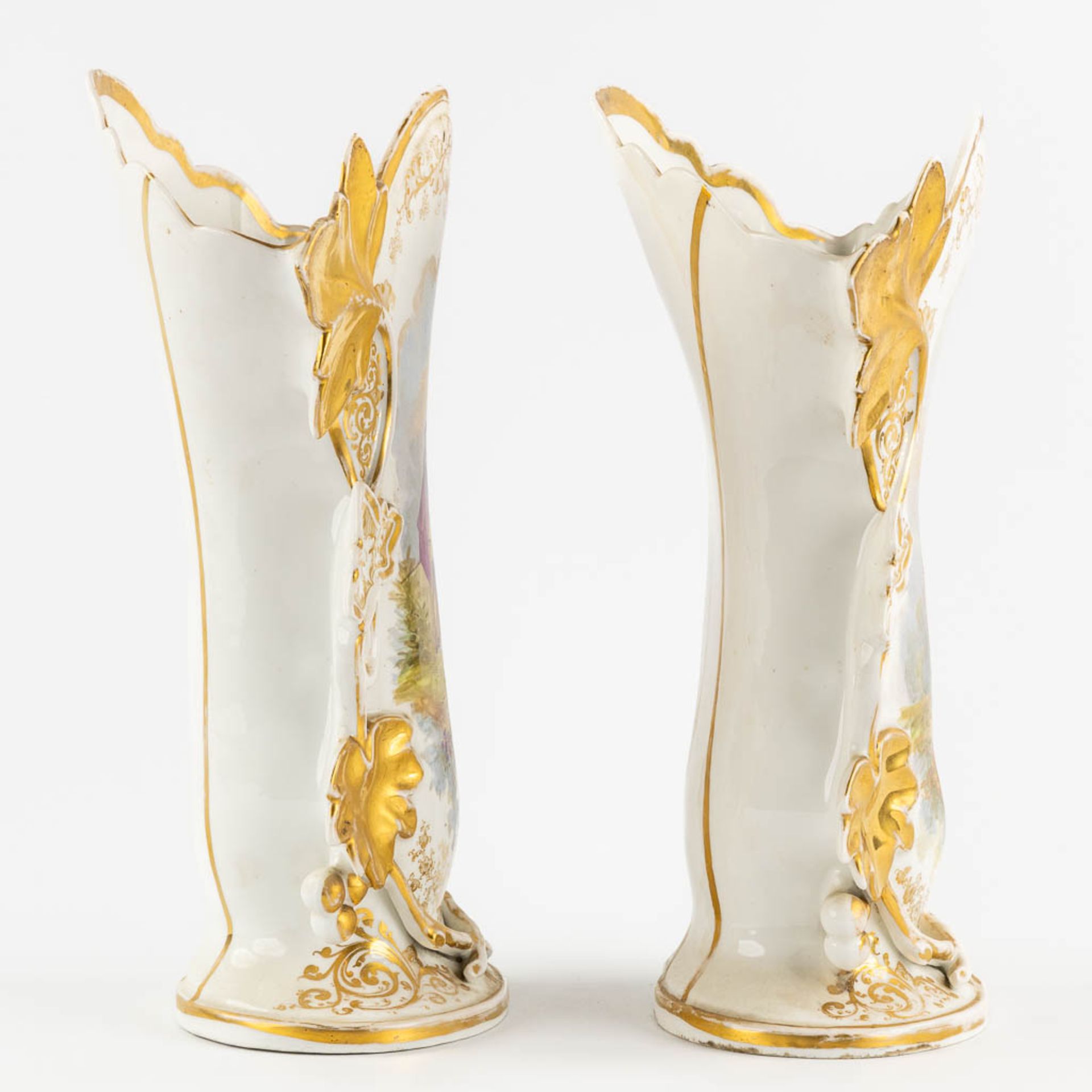Two pair of Vieux Bruxelles vases, decorated with flowers and figurines. (L:20 x W:26 x H:39 cm) - Bild 4 aus 19