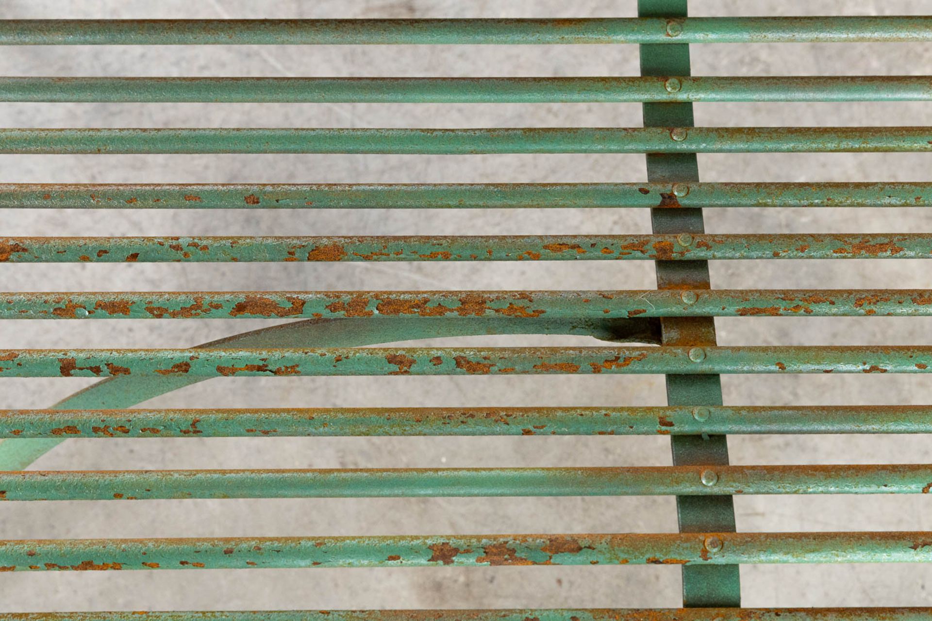 A green patinated garden bench, signed S. Sauveur, Arras. (L:66 x W:151 x H:80 cm) - Bild 10 aus 11