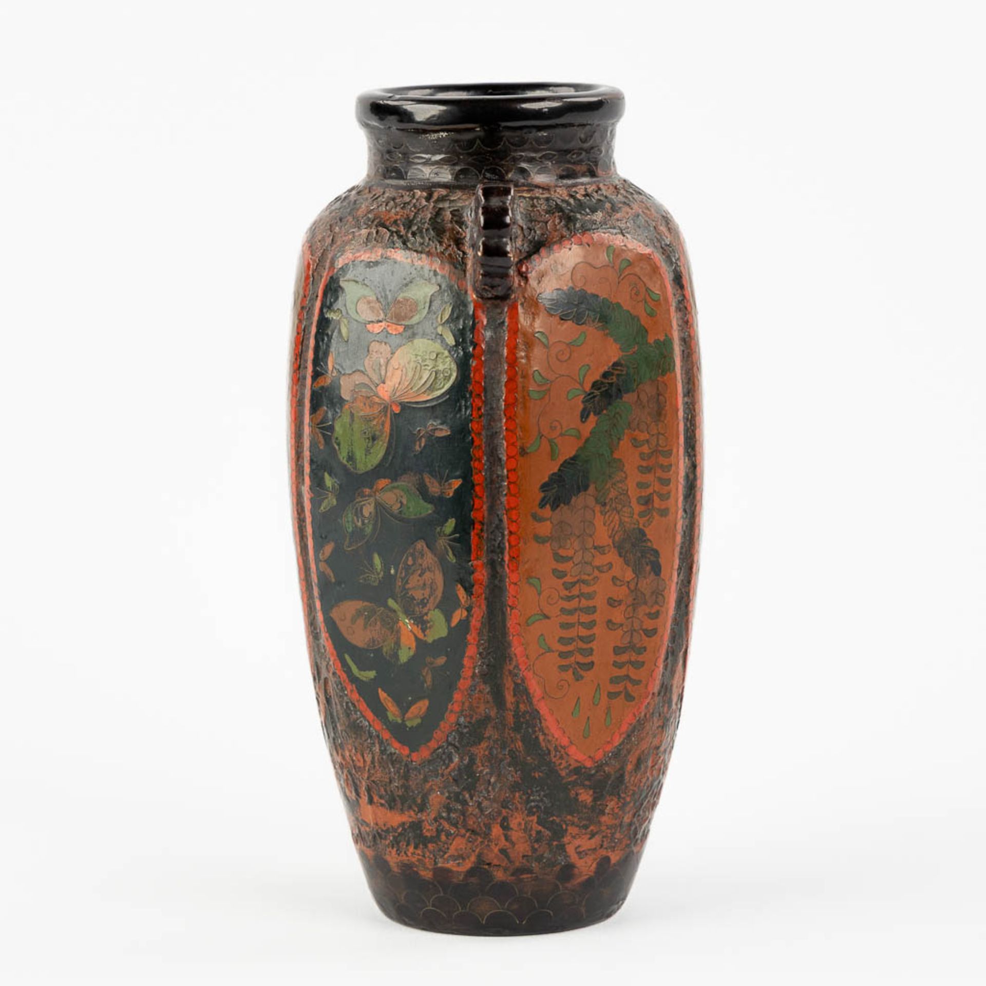 A Japanese vase and plate, stoneware inlaid with copper. Circa 1920. (H:22 x D:31 cm) - Image 5 of 19
