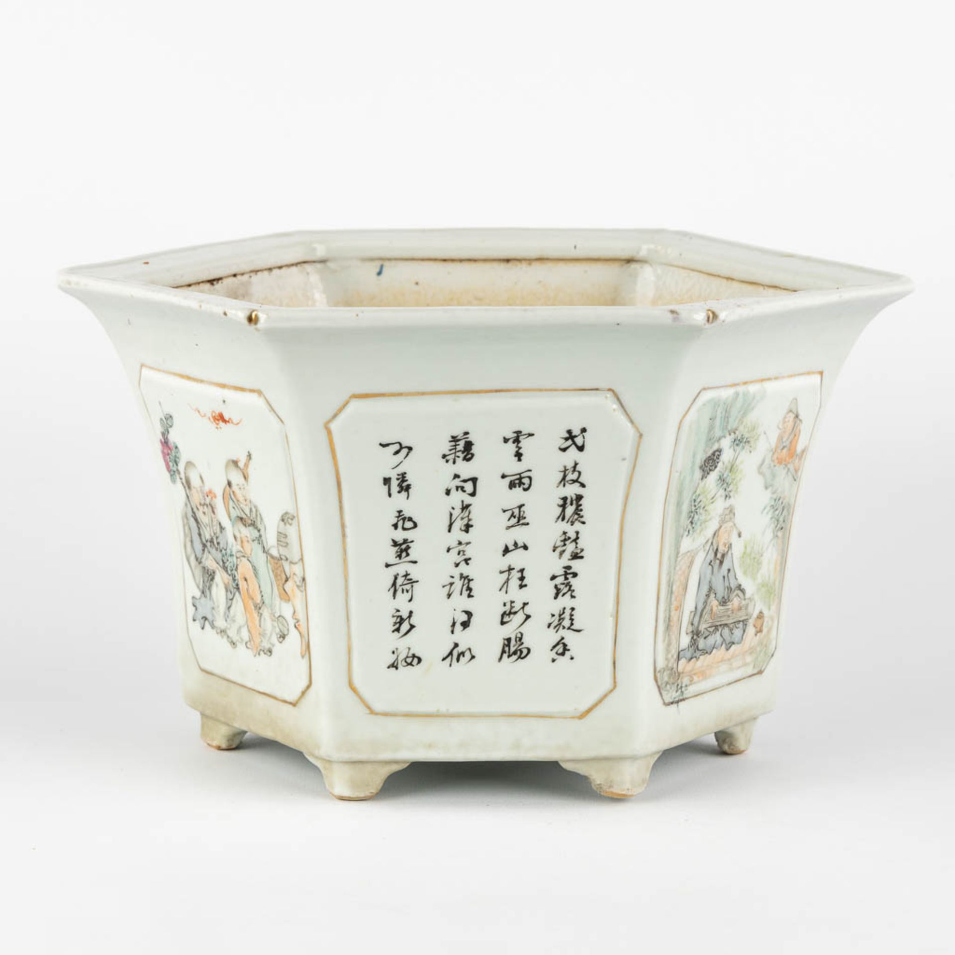 A Chinese hexagonal cache-pot, Qianjian Cai, decorated with caligraphy and children. (H:16,5 x D:26 - Bild 7 aus 12