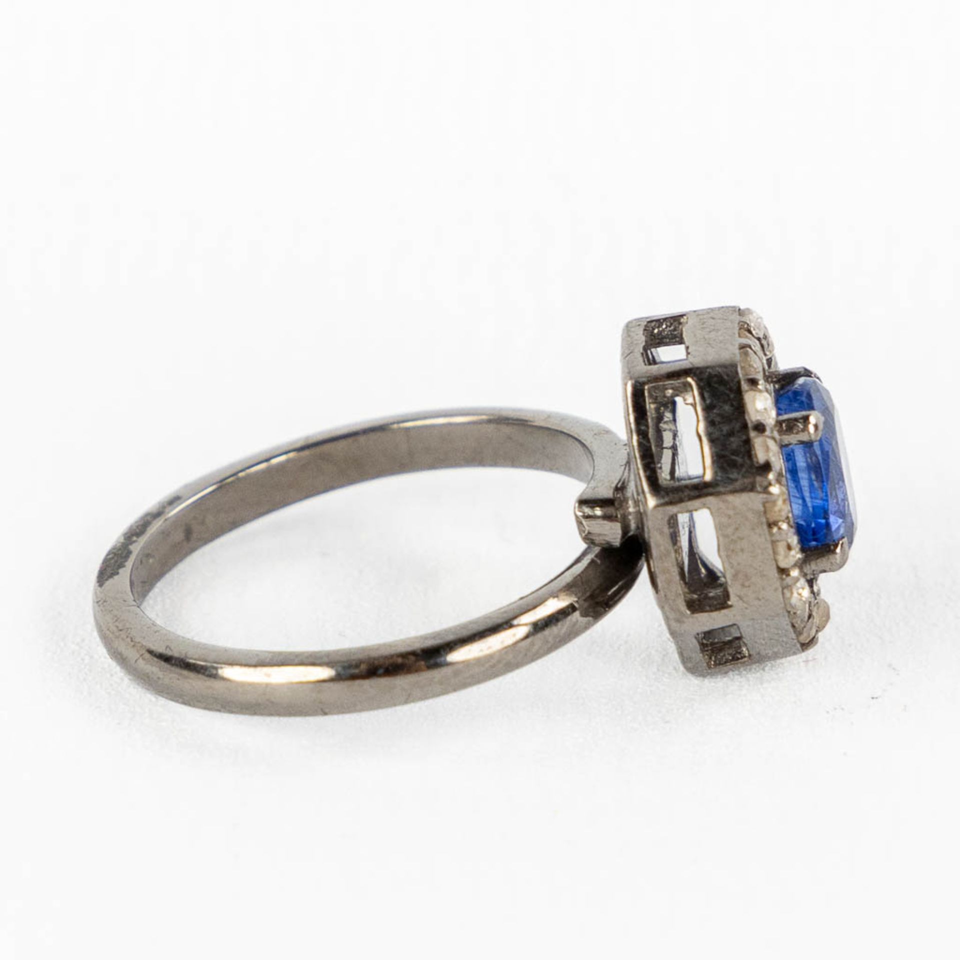 A matching set with a ring and a pair of earrings, silver with Kyanite and 'Old Cut' diamanten. 11,9 - Image 13 of 14