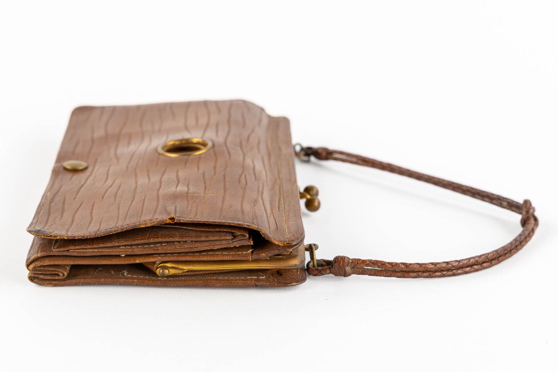 An antique purse, leather mounted with a pocket watch. Brussels, Circa 1920. (W:19 x H:12 cm) - Image 6 of 13