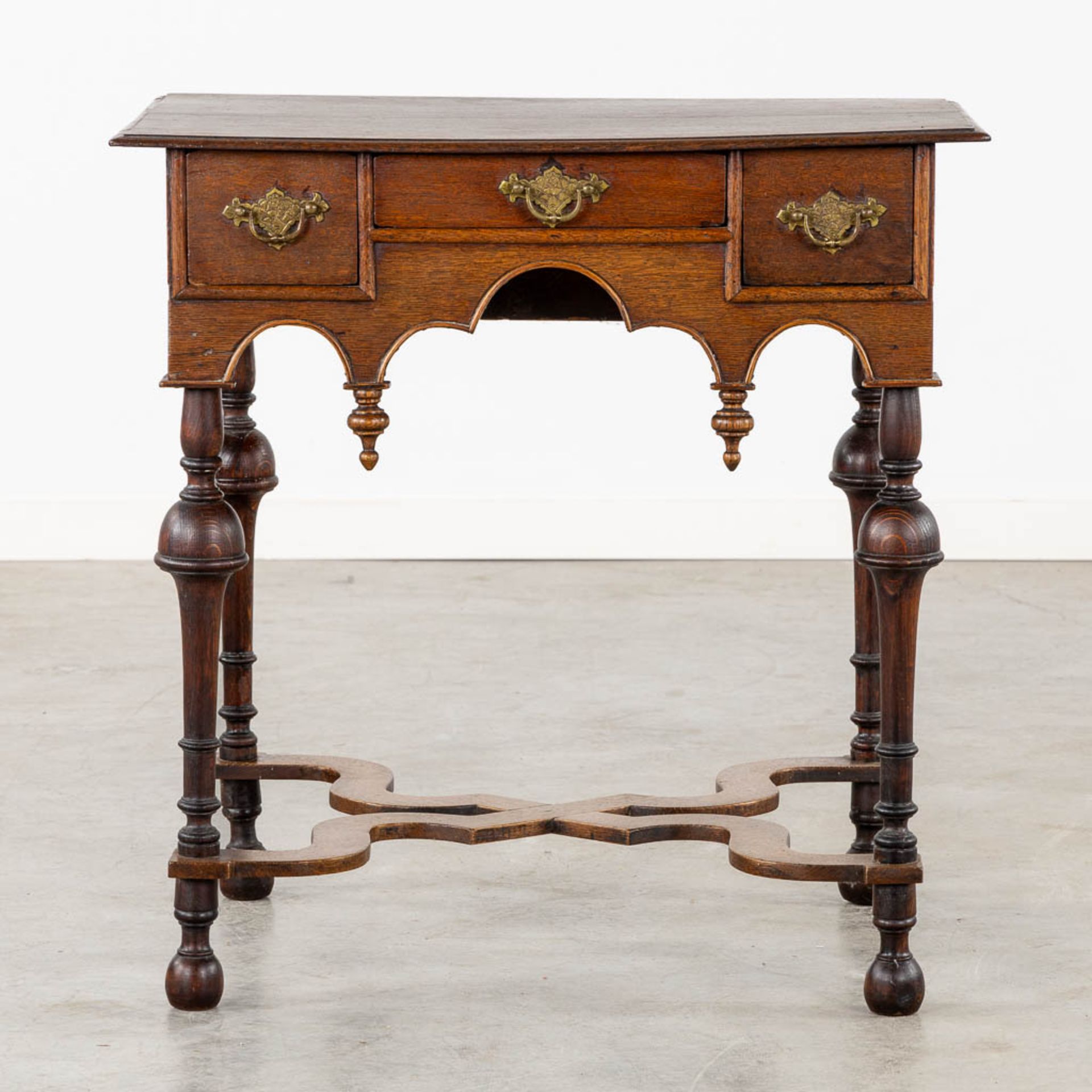 An antique oak 'Pay Table', The Netherlands, 18th C. (L:53 x W:69 x H:70 cm) - Image 4 of 11