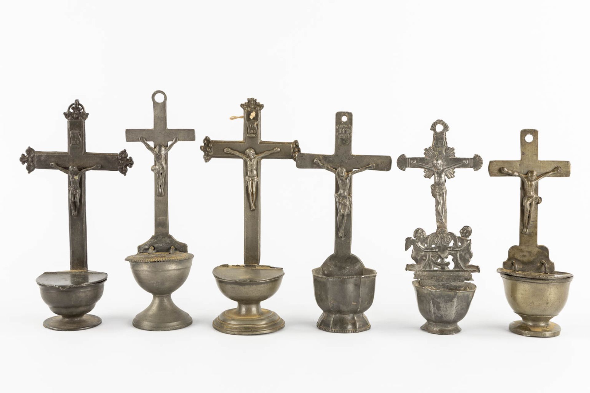 20 pieces of holy water fonts and a crucifix. Pewter, glass, Tin and Copper. 18th and 19th C. (W:17, - Bild 9 aus 10