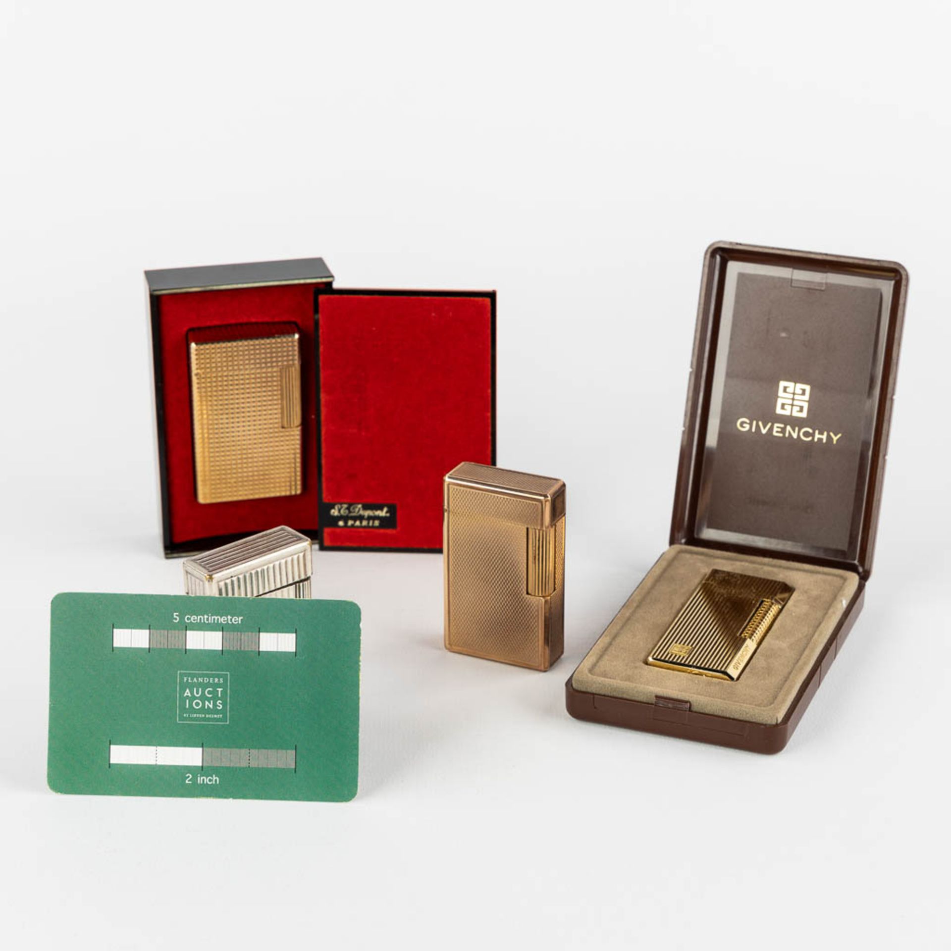 ST. Dupont, Three gold and silver plated lighters, added a Givency lighter. (L:1 x W:3,5 x H:6 cm) - Bild 2 aus 14