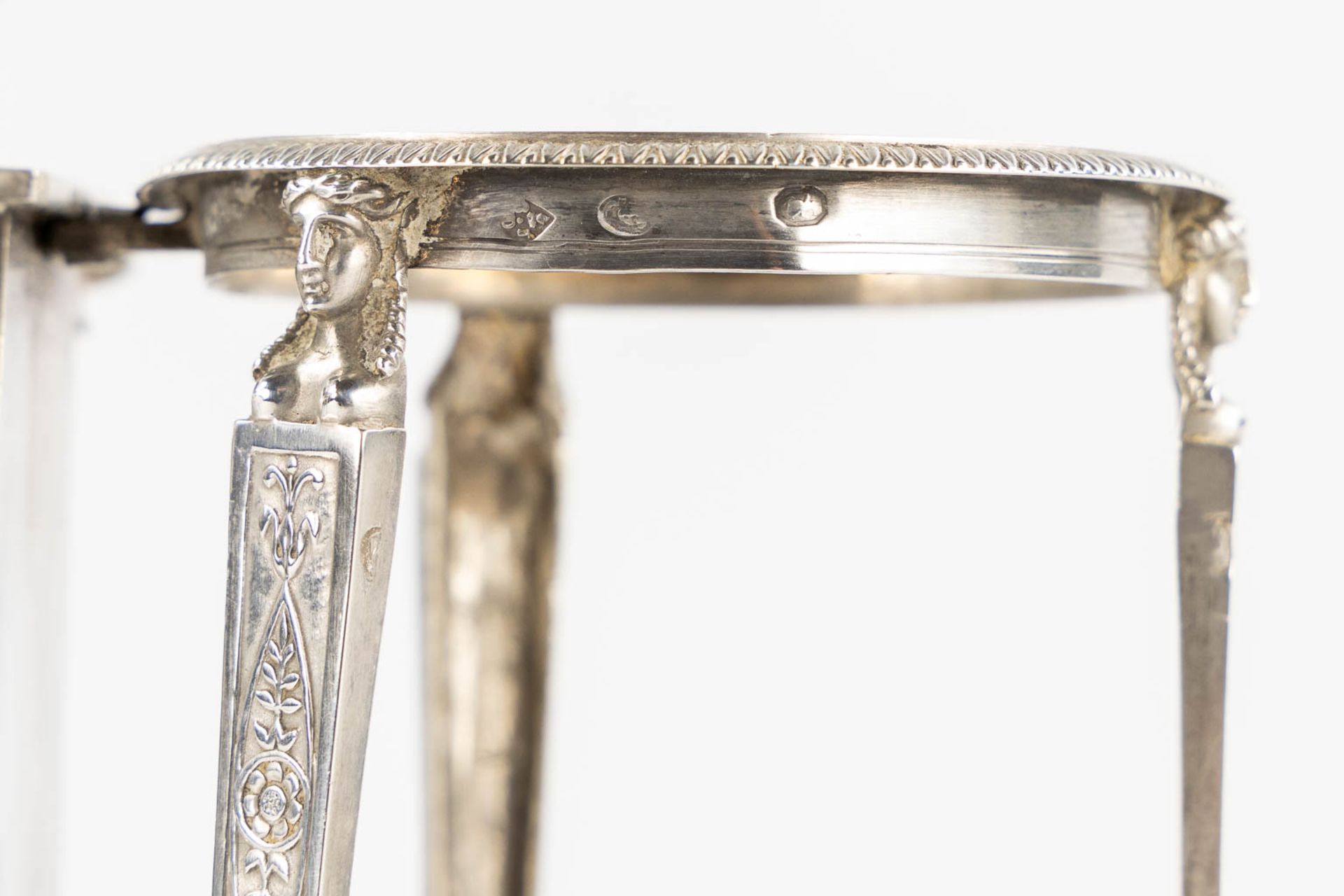 An oil and vinegar set, silver, Paris, France, 950/1000. Empire period, 1809-1819. (L:11 x W:23 x H: - Bild 12 aus 14