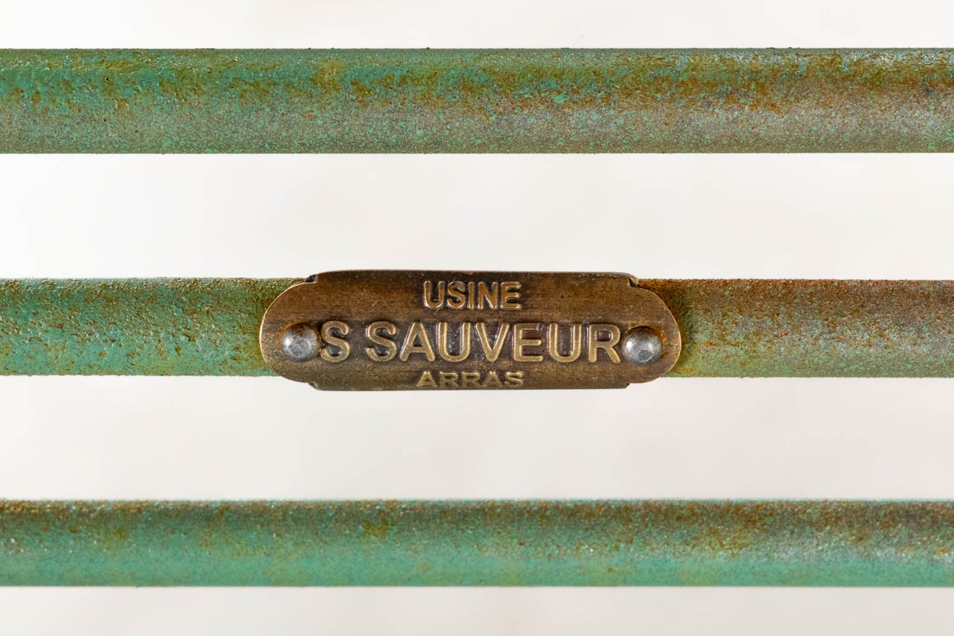 A green patinated garden bench, signed S. Sauveur, Arras. (L:66 x W:151 x H:80 cm) - Bild 11 aus 11