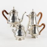 A 4-piece coffee and tea service, silver, 800/1000. 2,276kg. (L: 12,5 x W:21,5 x H:26 cm)