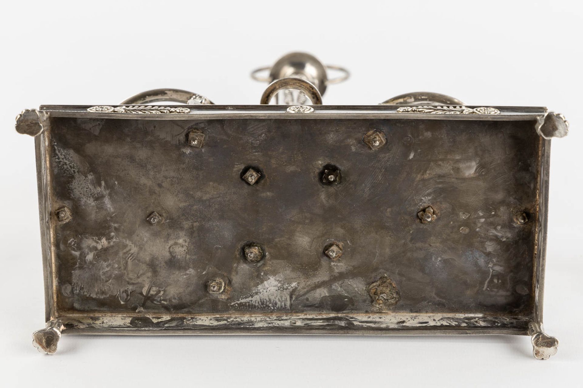 An oil and vinegar set, silver, Paris, France, 950/1000. Empire period, 1809-1819. (L:11 x W:23 x H: - Bild 7 aus 14