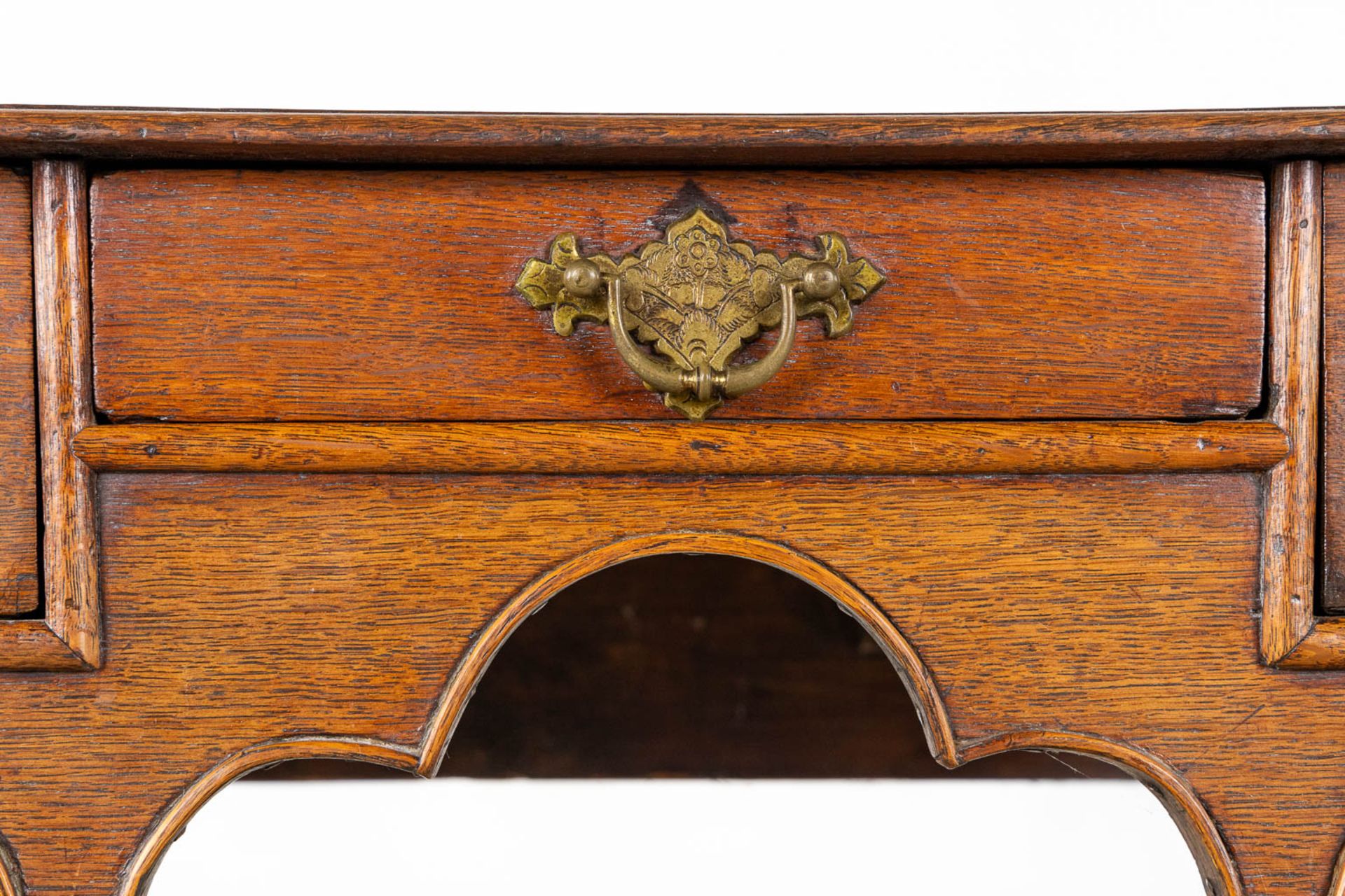 An antique oak 'Pay Table', The Netherlands, 18th C. (L:53 x W:69 x H:70 cm) - Bild 10 aus 11