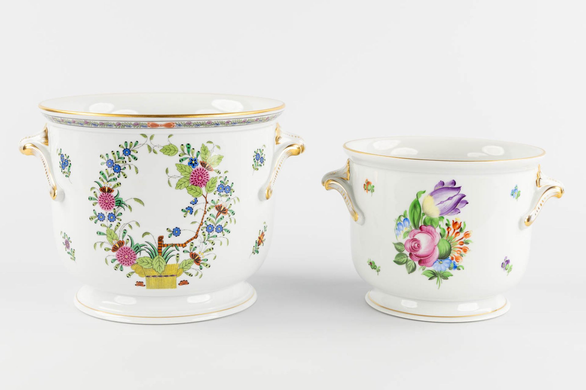 Herend, a collection of cache-pots, vases and baskets, polychrome porcelain. (L:24 x W:29 x H:20 cm) - Bild 10 aus 13