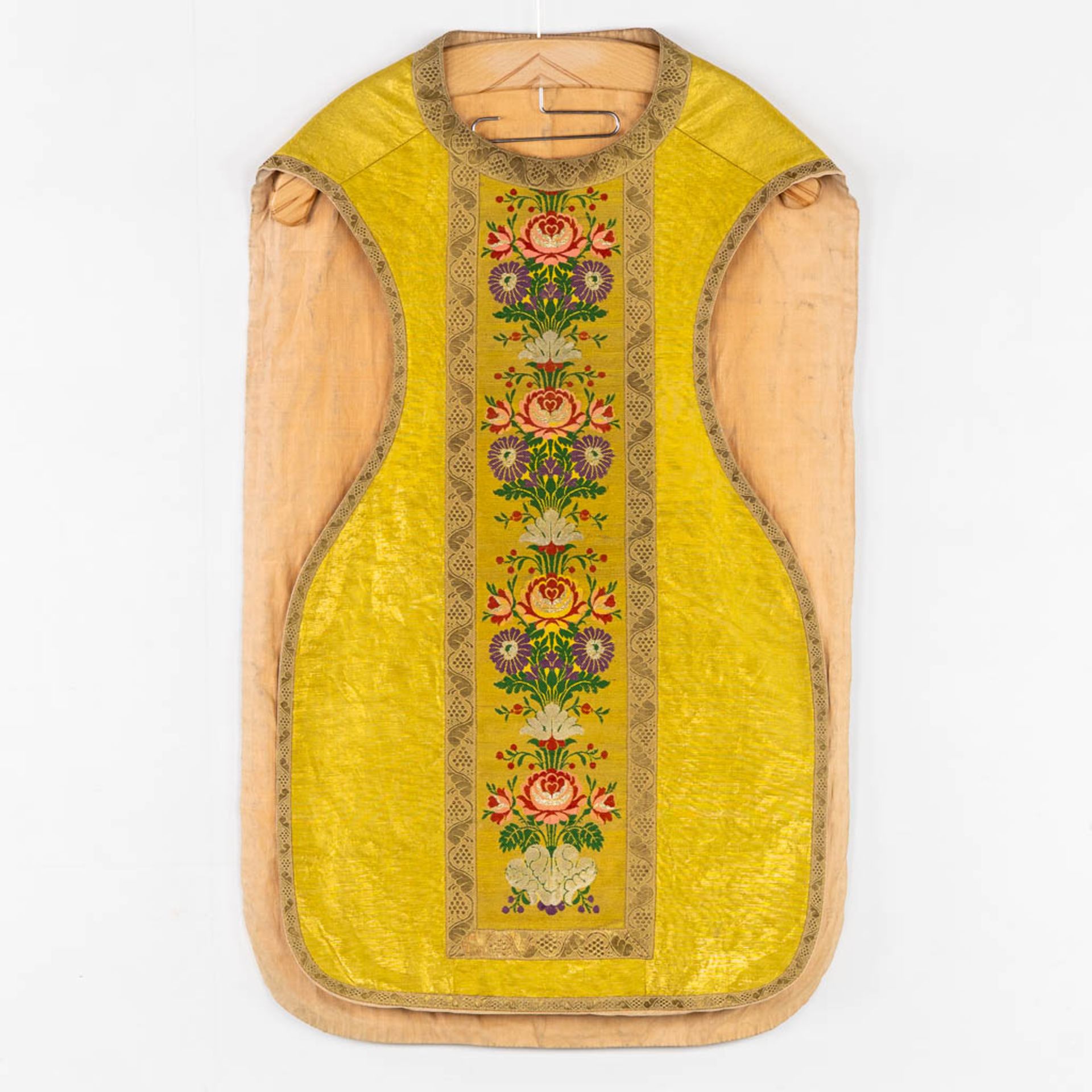A Humeral Veil and Four Roman Chasubles, embroideries with an IHS and floral decor. - Image 10 of 29
