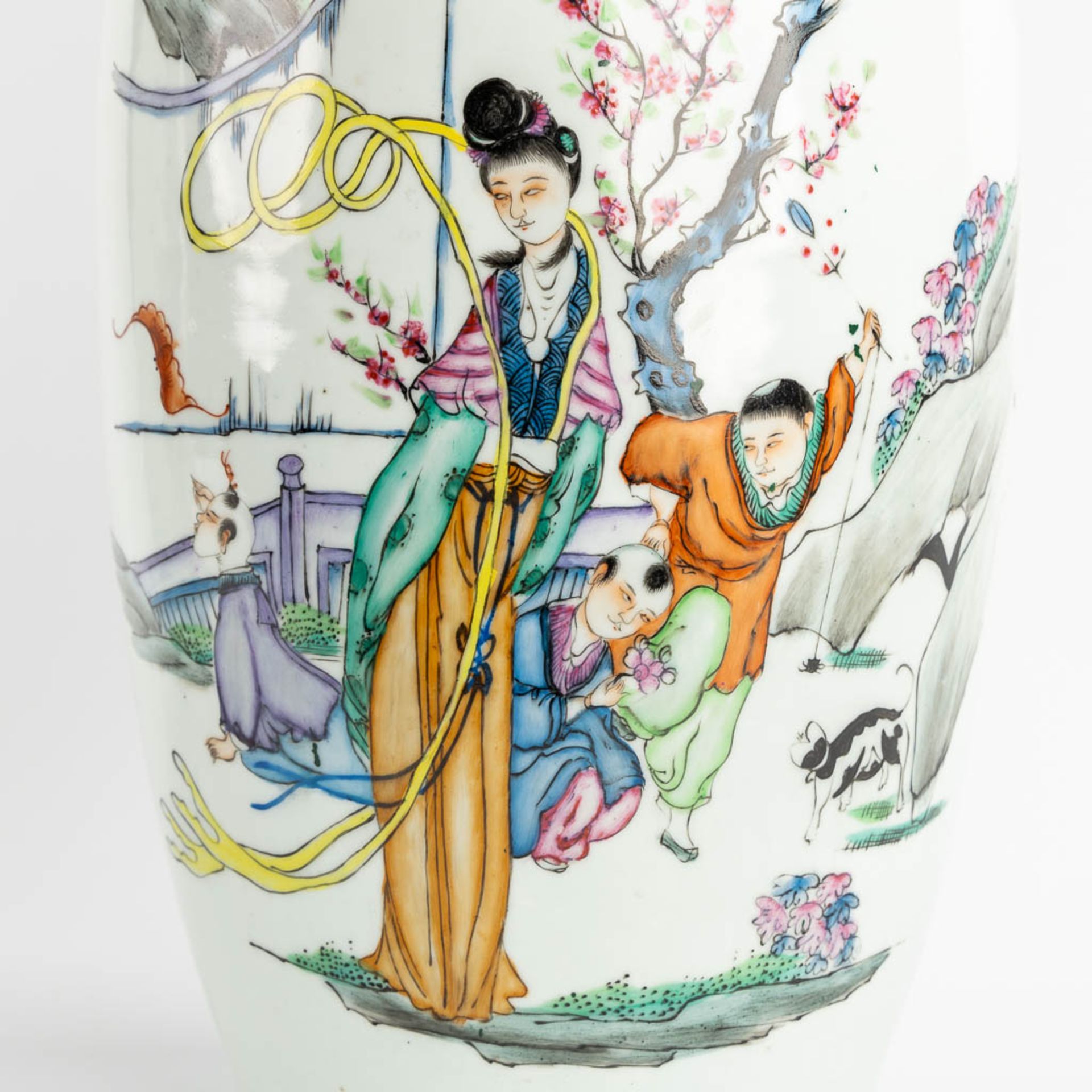 Two Chinese vases decorated with ladies and playing children in the garden. (H:58 x D:23 cm) - Bild 9 aus 15