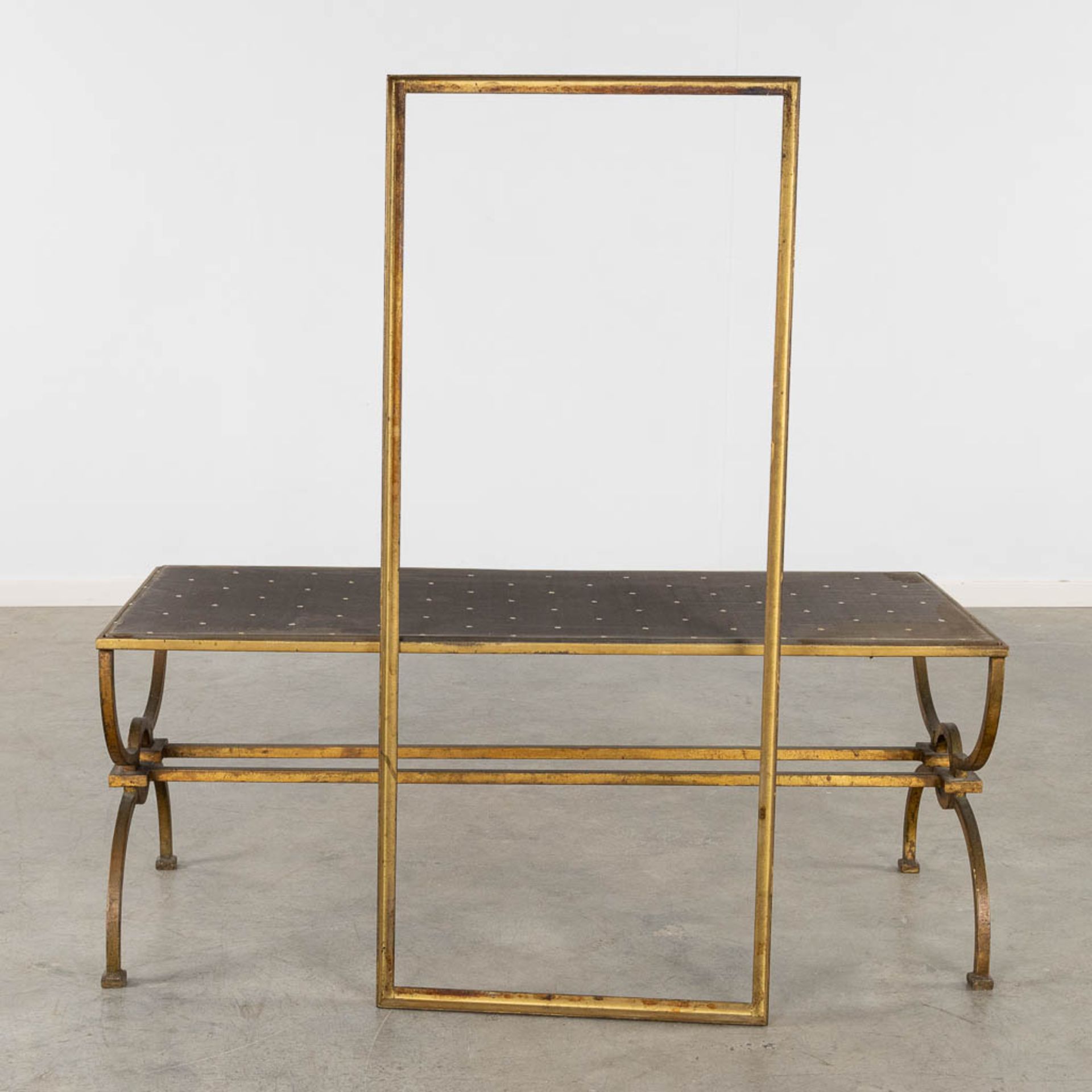 A mid-century side table, gilt wrought-iron. Art Deco. (L:52 x W:122 x H:50 cm) - Bild 8 aus 10