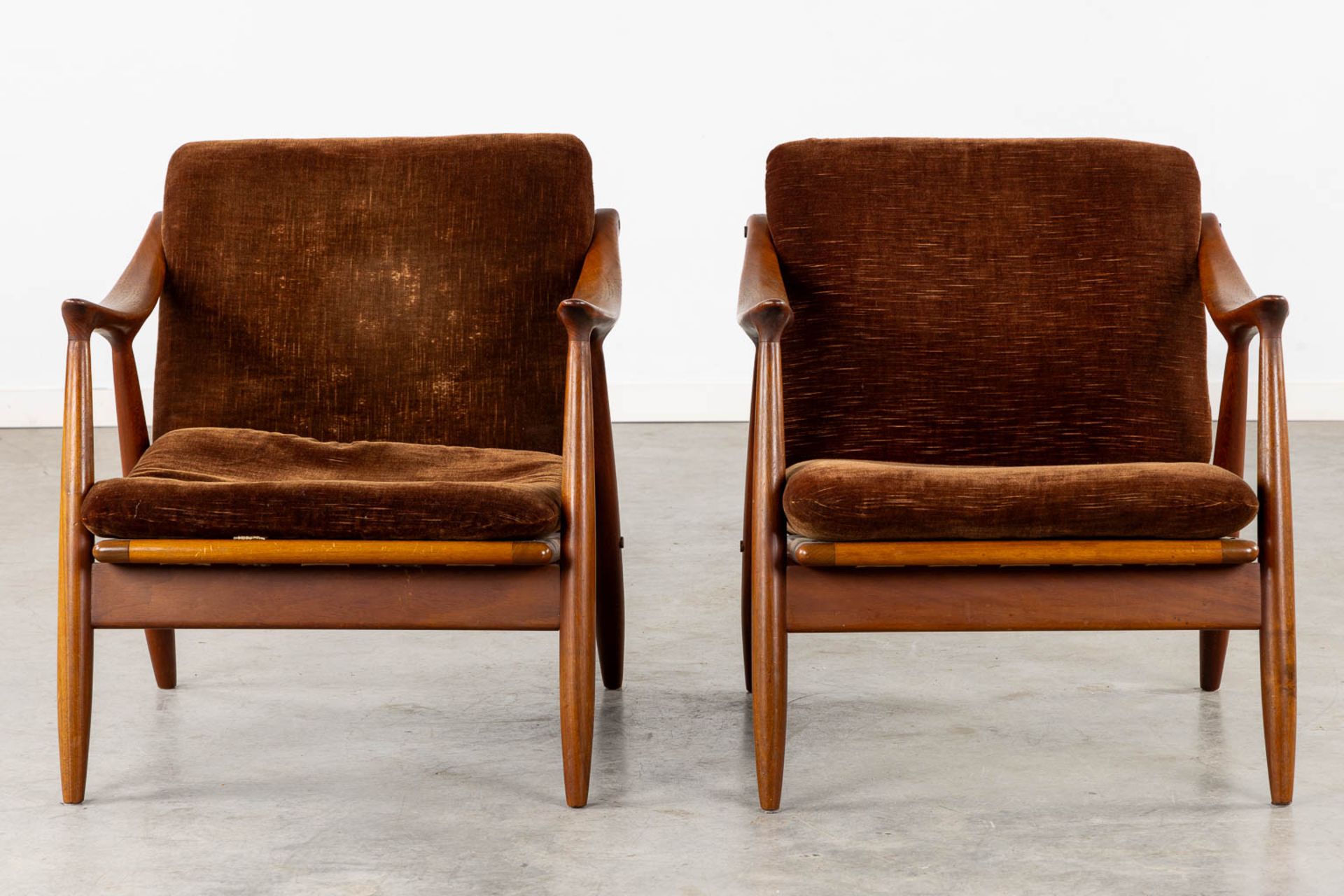 A pair of mid-century relax armchairs, teak. Scandinavia, 20th C. (L:83 x W:65 x H:70 cm) - Bild 3 aus 15