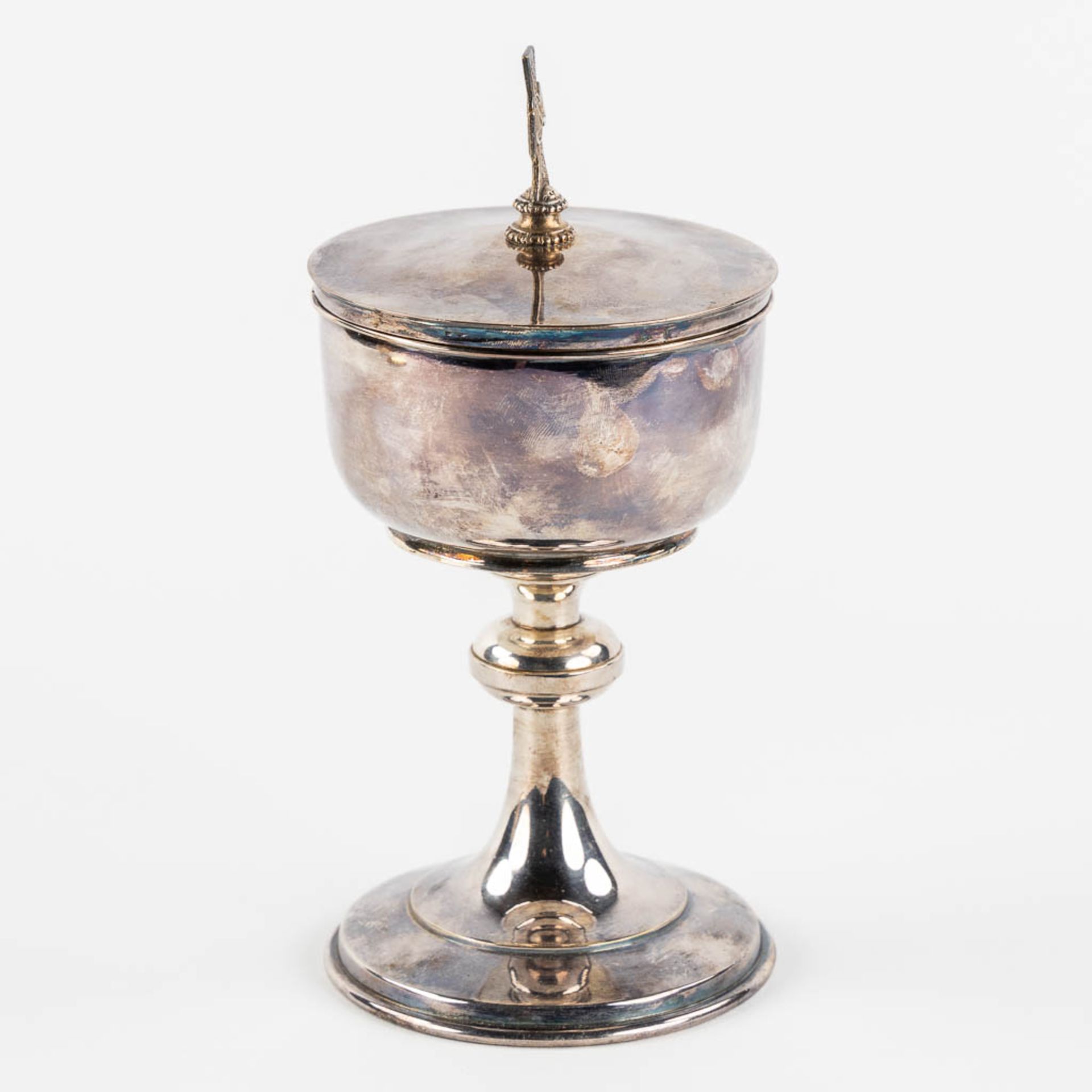 Carolus DE PAPE (1763-1840), A Ciboria, silver and silver-plated metal. Bruges, Belgium, 1832-1869. - Image 4 of 13