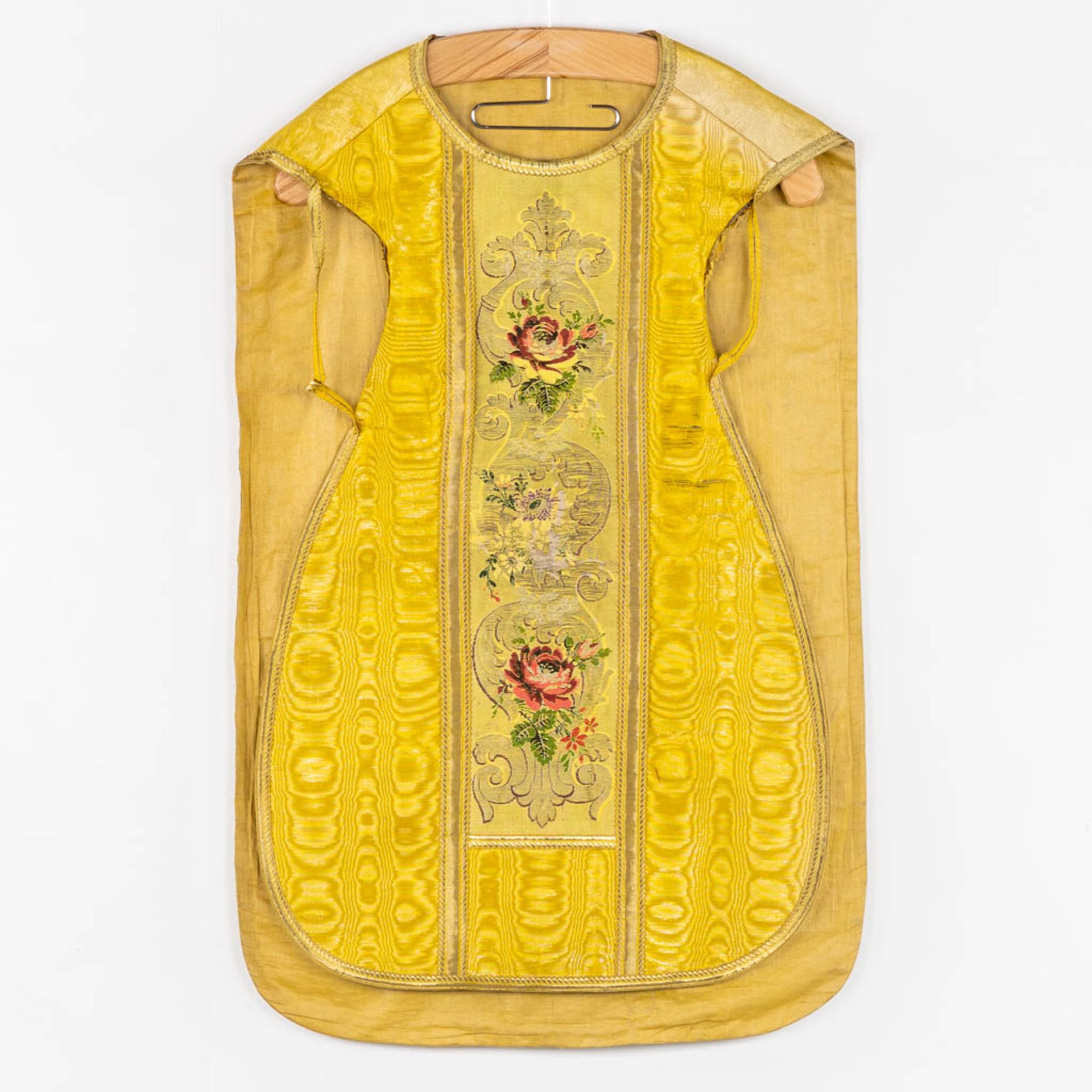A Humeral Veil and Four Roman Chasubles, embroideries with an IHS and floral decor. - Image 14 of 29