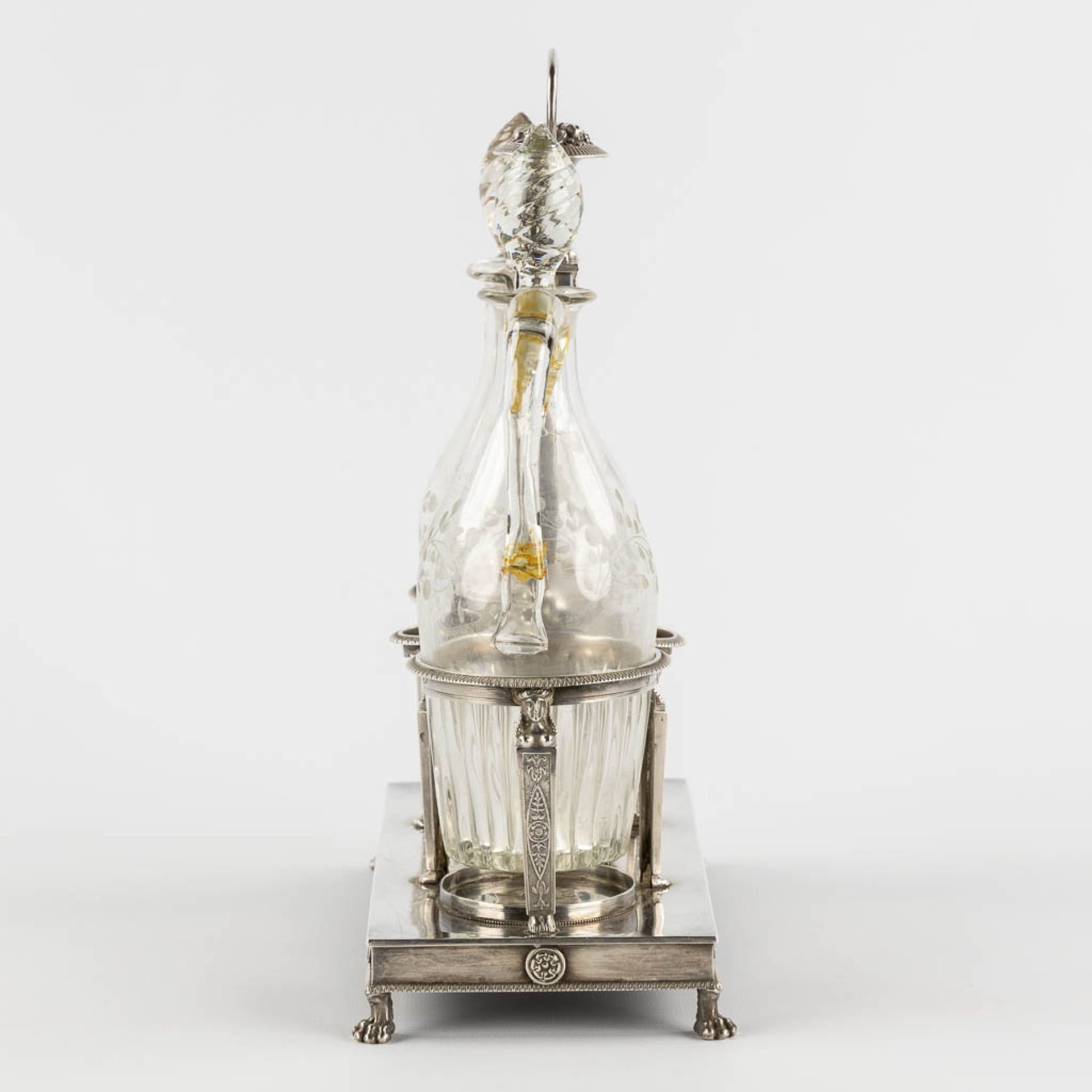 An oil and vinegar set, silver, Paris, France, 950/1000. Empire period, 1809-1819. (L:11 x W:23 x H: - Bild 6 aus 14