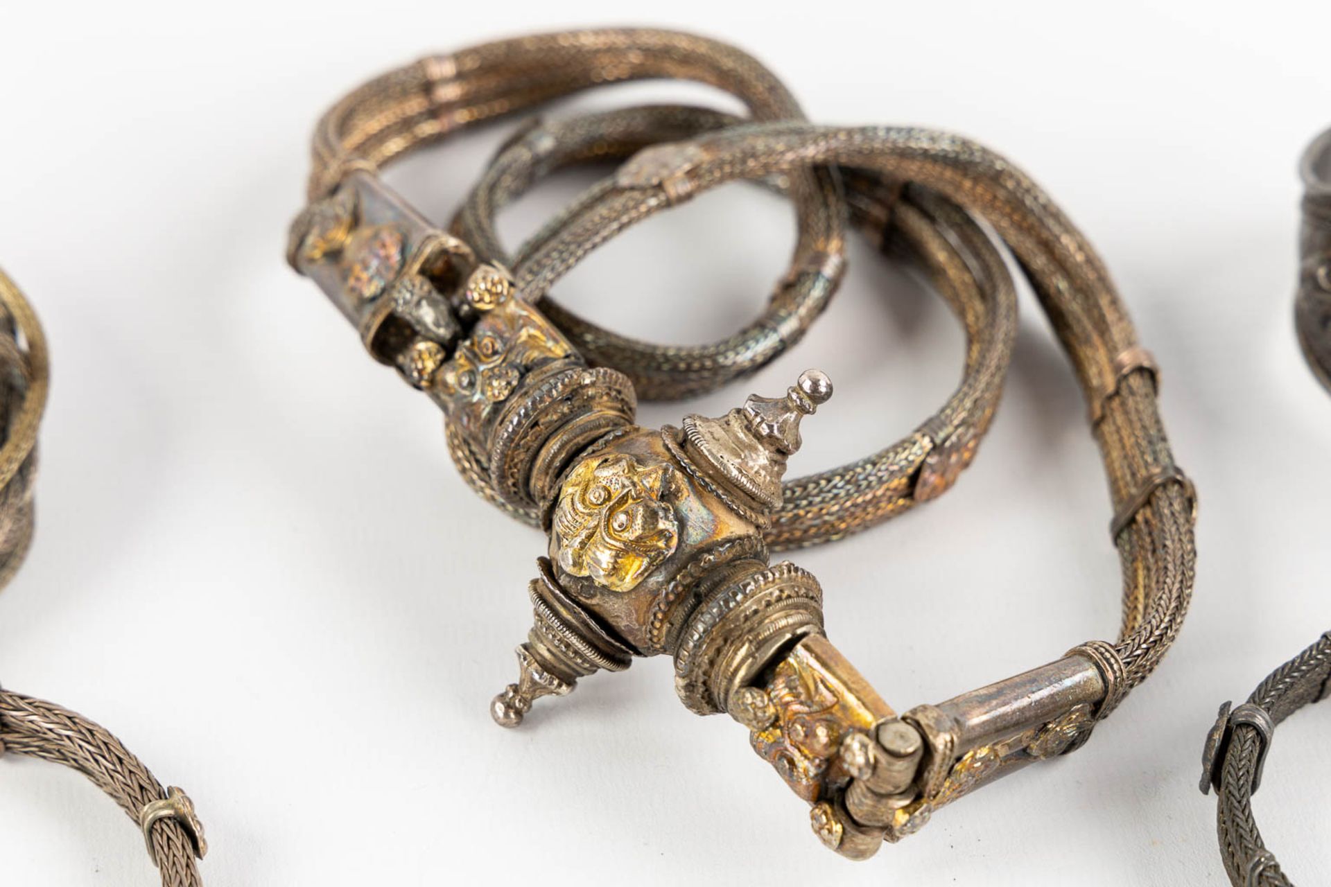 A collection of belts, bracelets and necklaces, silver of Islamic origin. 19th/20th C. 2,865kg. - Bild 14 aus 16