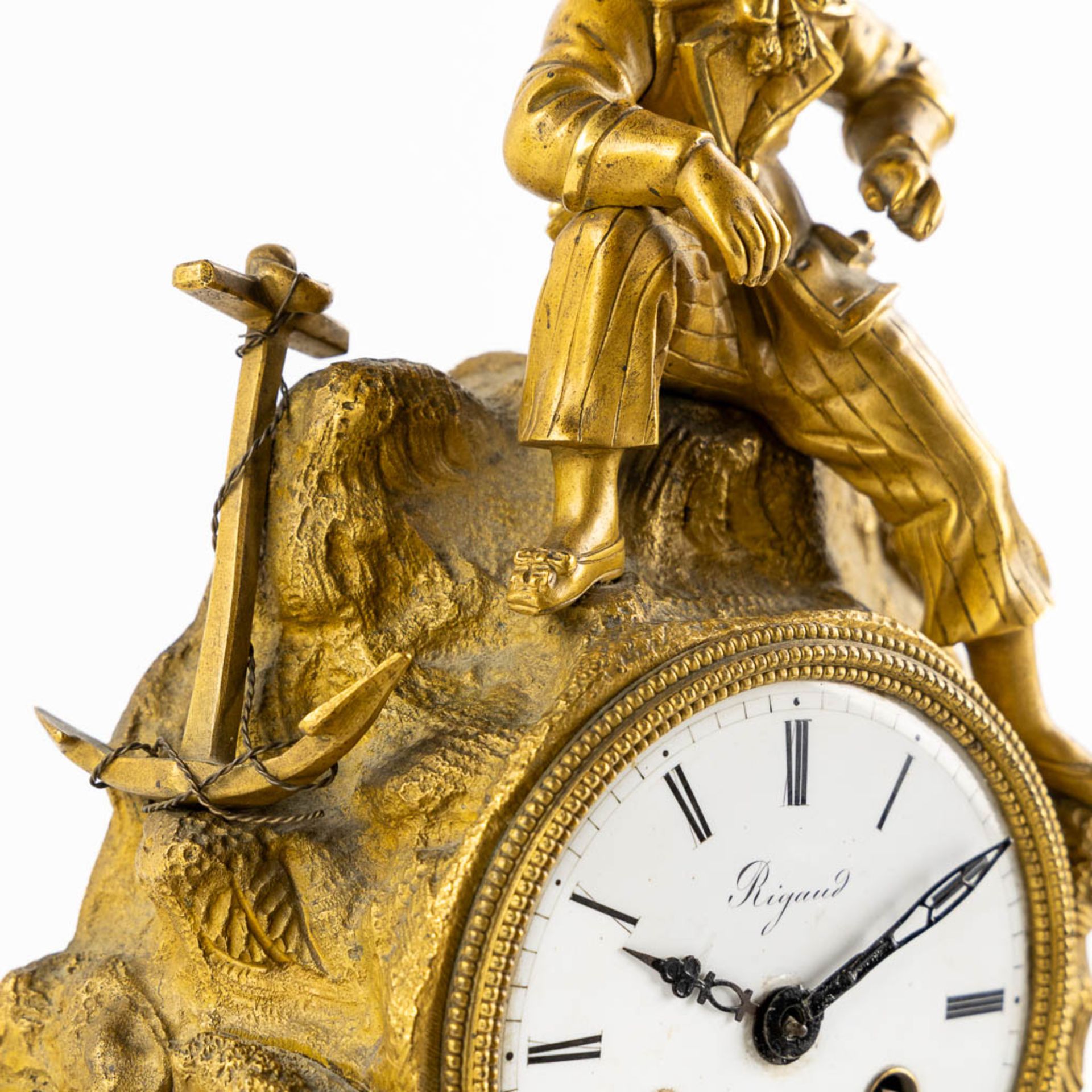 A mantle clock, gilt bronze with an image of a young man. France, 19th C. (L:10 x W:27 x H:35 cm) - Bild 8 aus 11