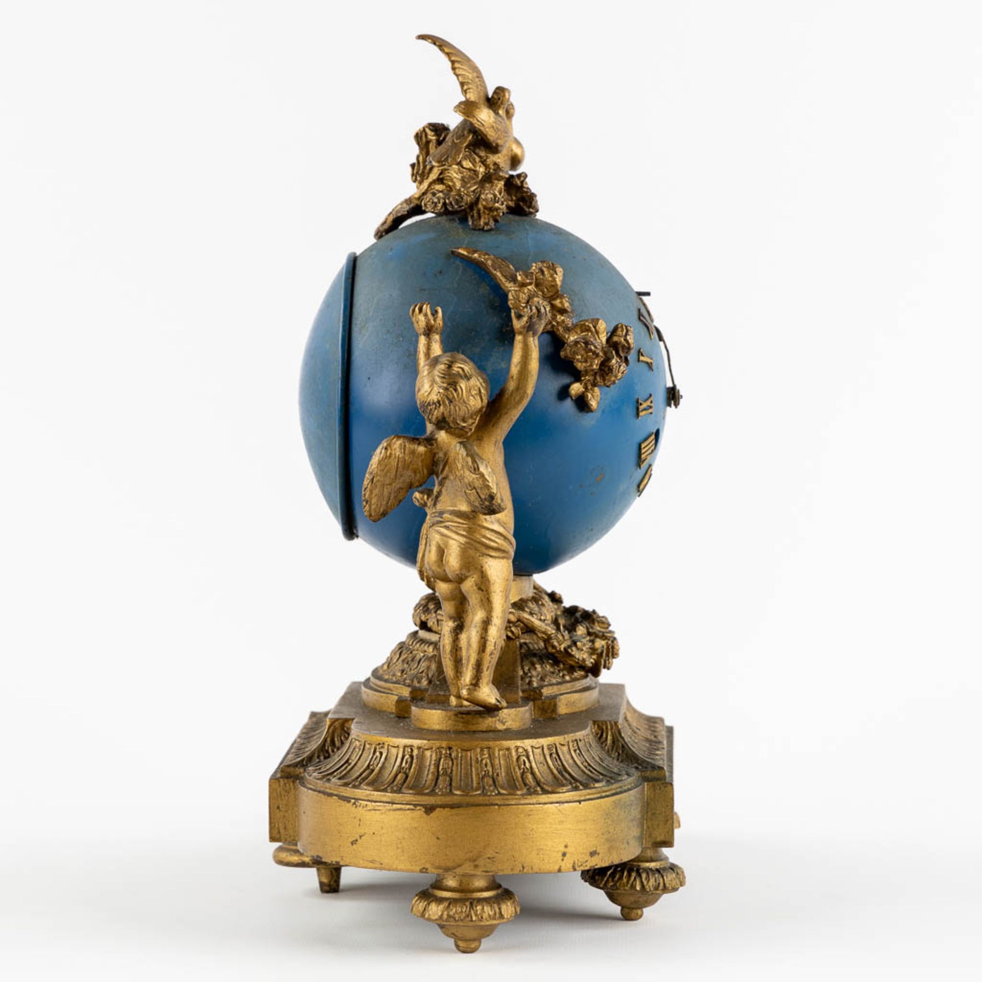 A mantle clock, blue lacquered brass, decorated with rams and children. France, 19th C. (L:15 x W:30 - Bild 4 aus 12
