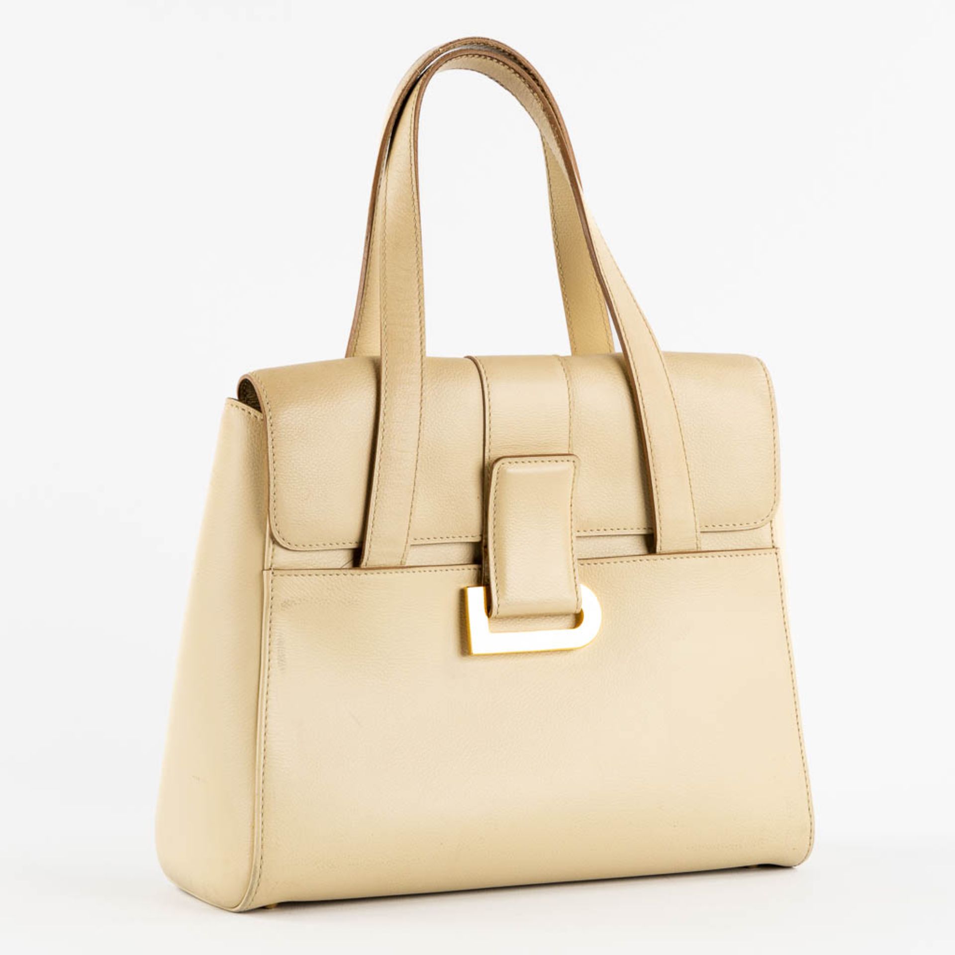 Delvaux model 'Reverie' Jumping, Ivoire. Ivory coloured leather. (L:11 x W:28 x H:23 cm)