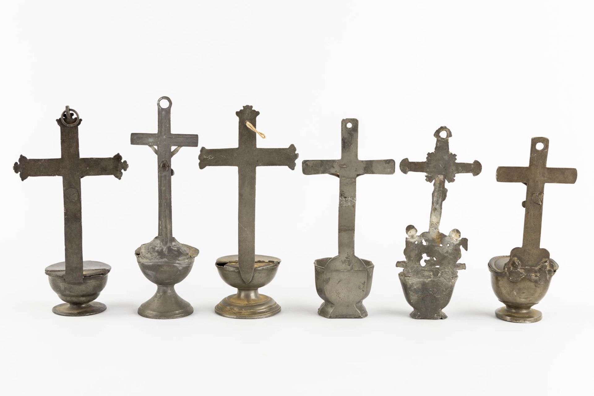 20 pieces of holy water fonts and a crucifix. Pewter, glass, Tin and Copper. 18th and 19th C. (W:17, - Bild 10 aus 10