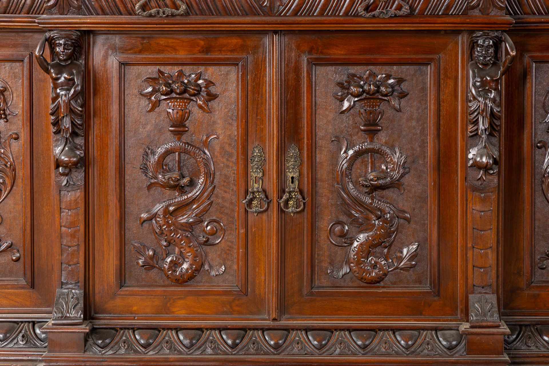 An exceptional pair cabinets, richly finished with wood-sculptures, Italy, circa 1900. (L:62 x W:204 - Image 8 of 12