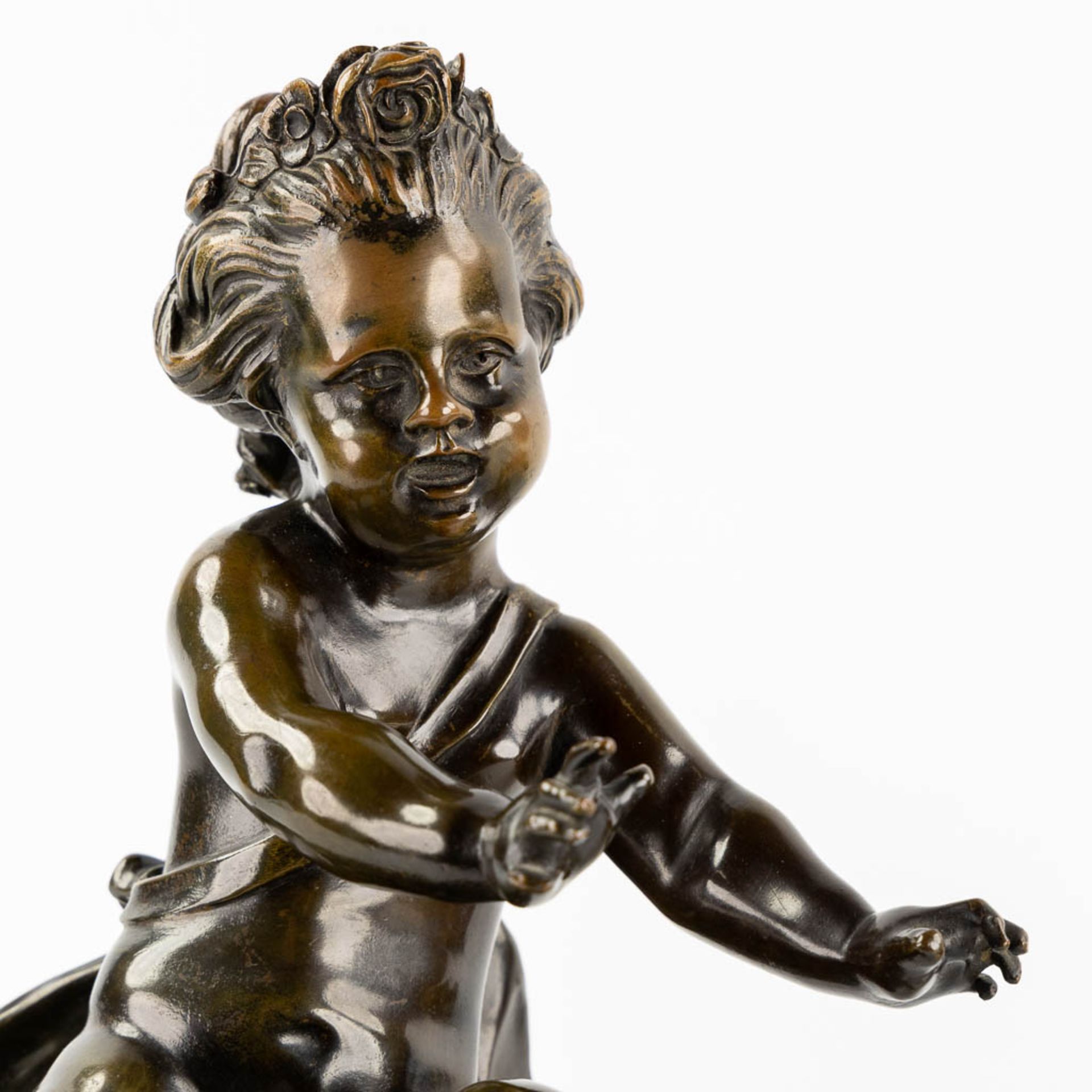 A pair of fireplace bucks, gilt and patinated bronze with boy and girl, 19th C. (L:13 x W:24 x H:31 - Bild 9 aus 10
