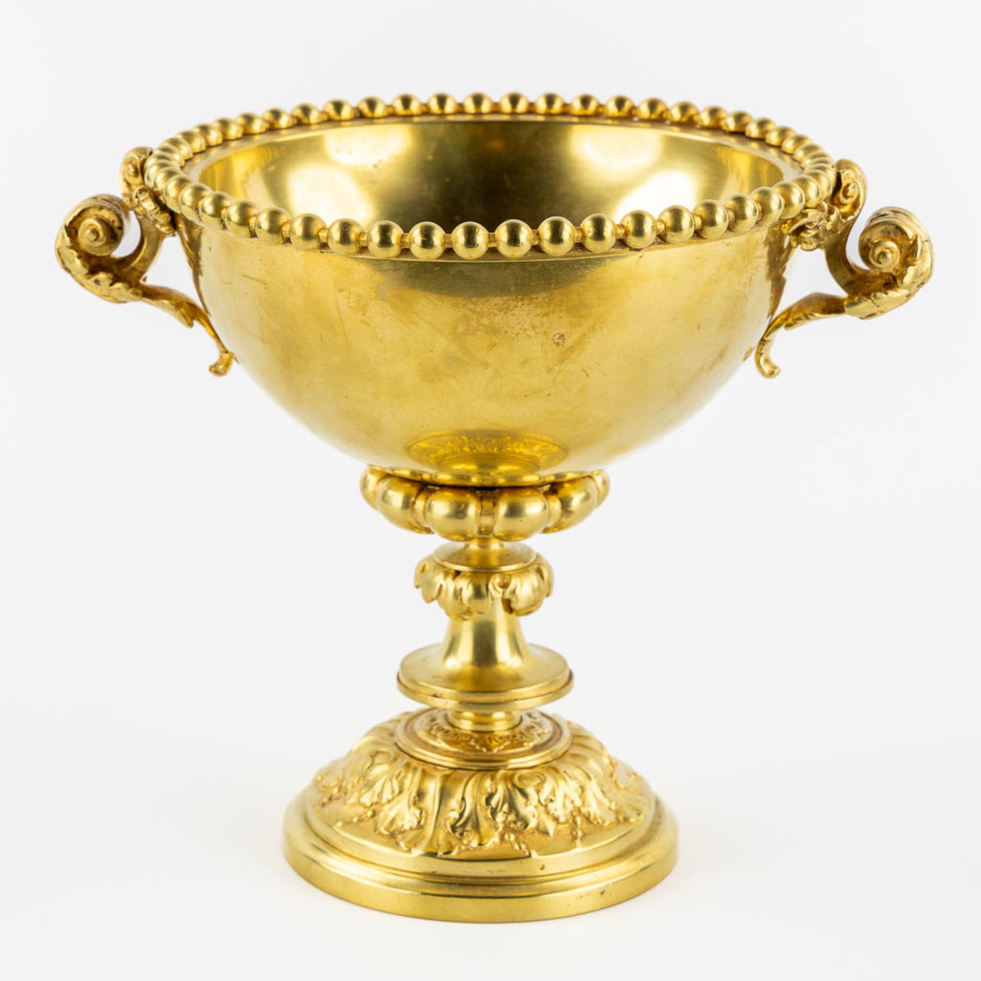 A table centerpiece with acanthus leaves, gilt bronze. 19th C. (L:19 x W:24,5 x H:20 cm) - Bild 4 aus 10